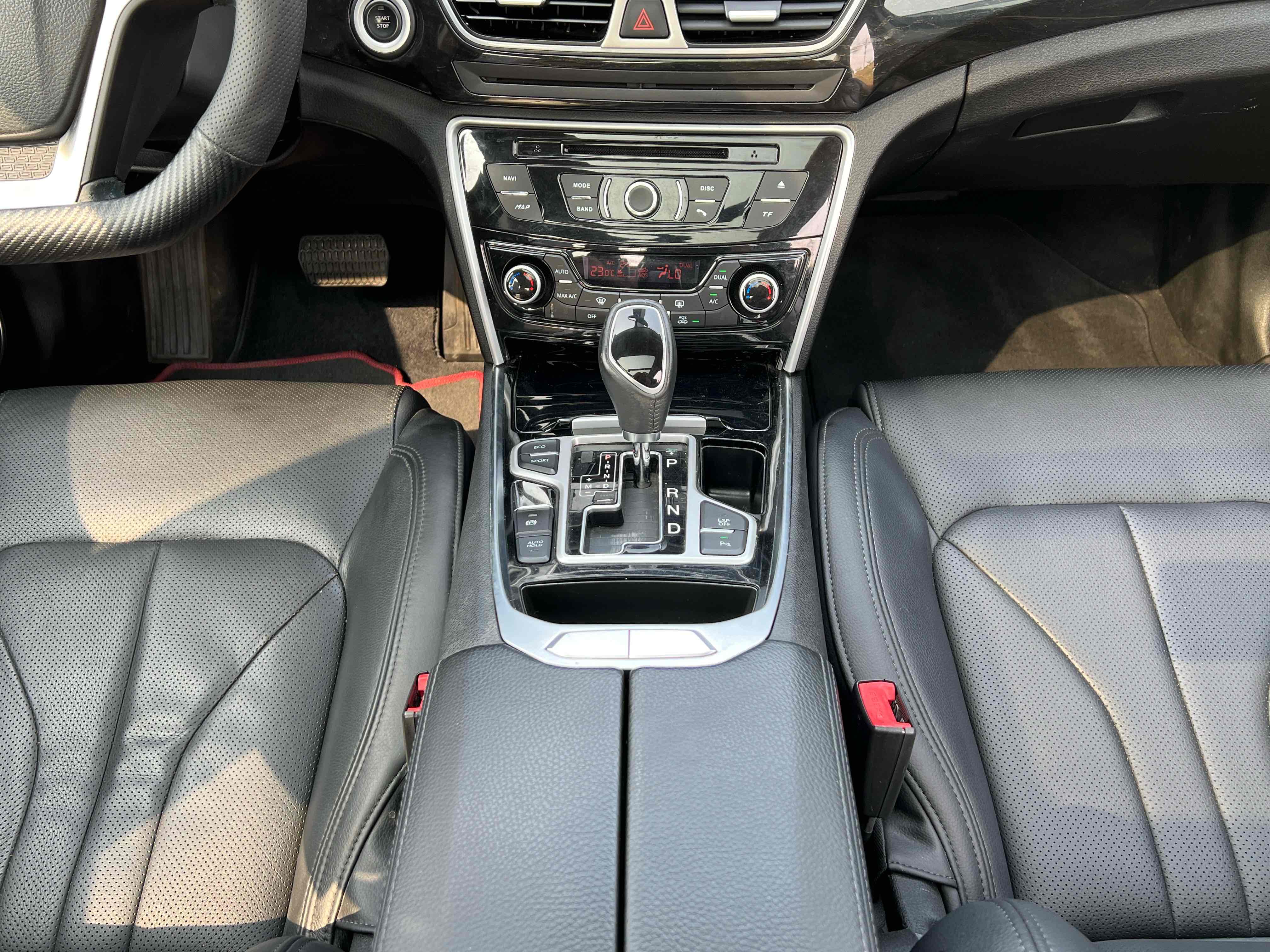 GEELY Ulion 2015 immagine di auto #16