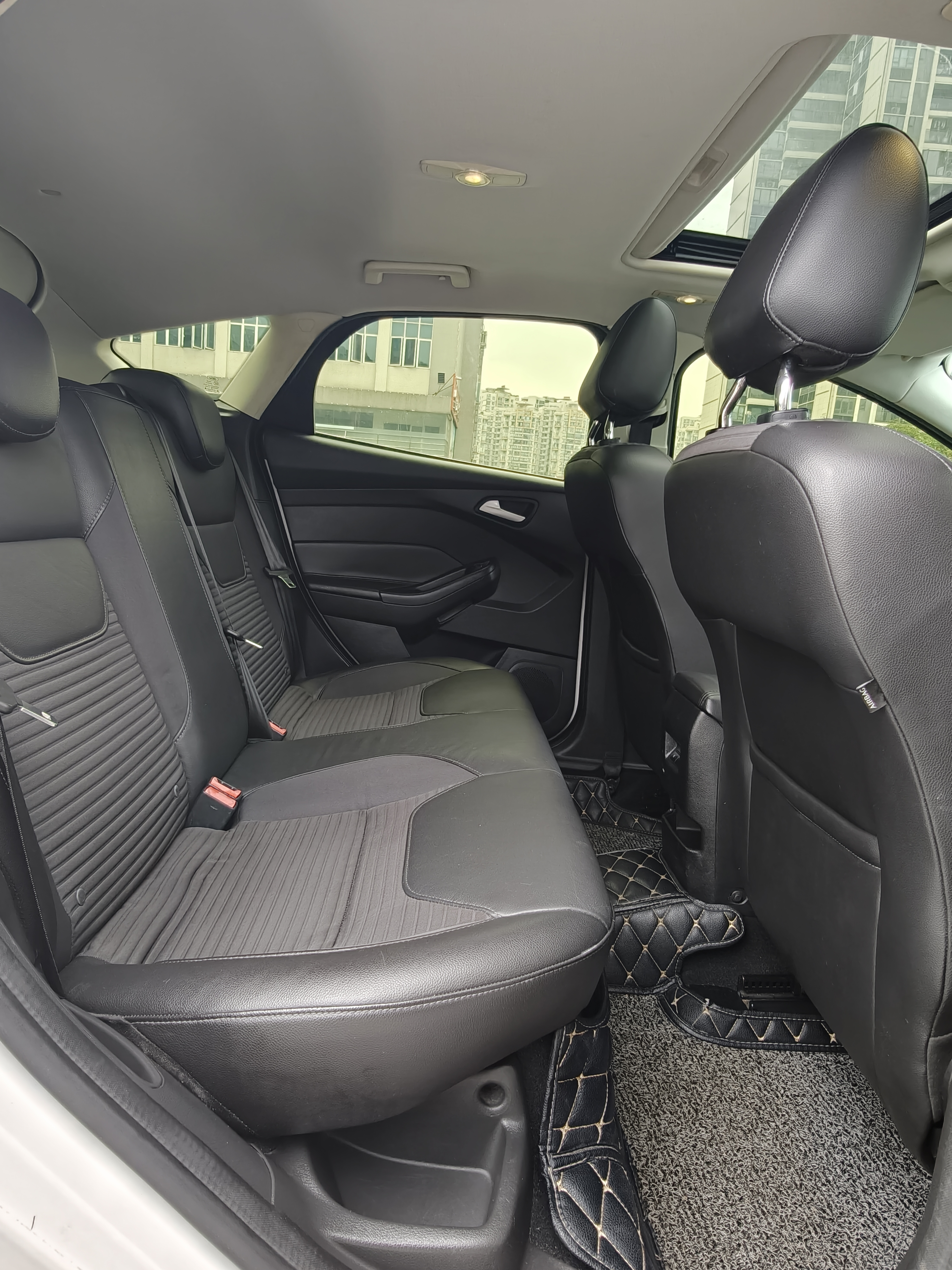 Ford Focus 2016 immagine di auto #16