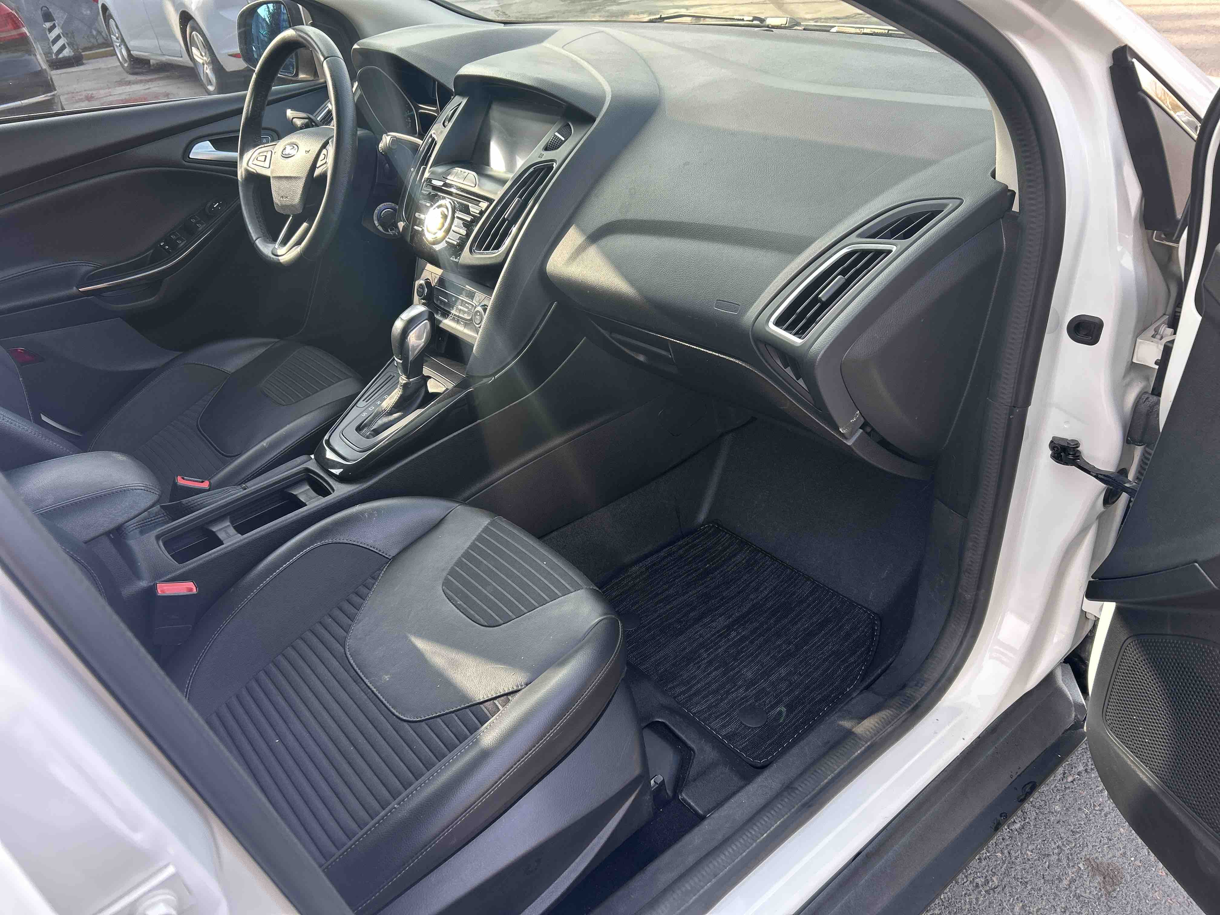 Ford Focus 2016 car image #16