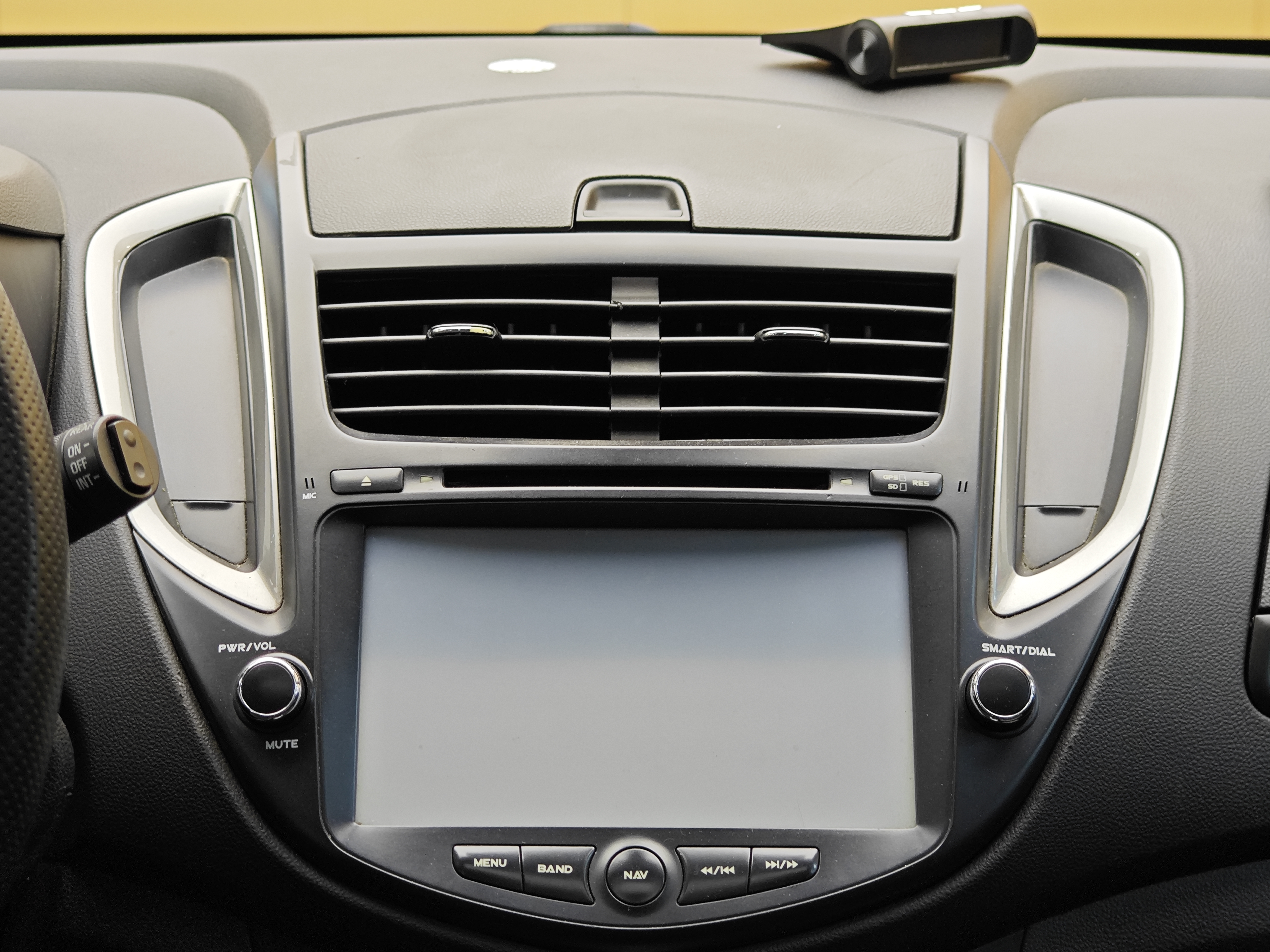 Chevrolet Tracker 2015 صورة سيارة #16