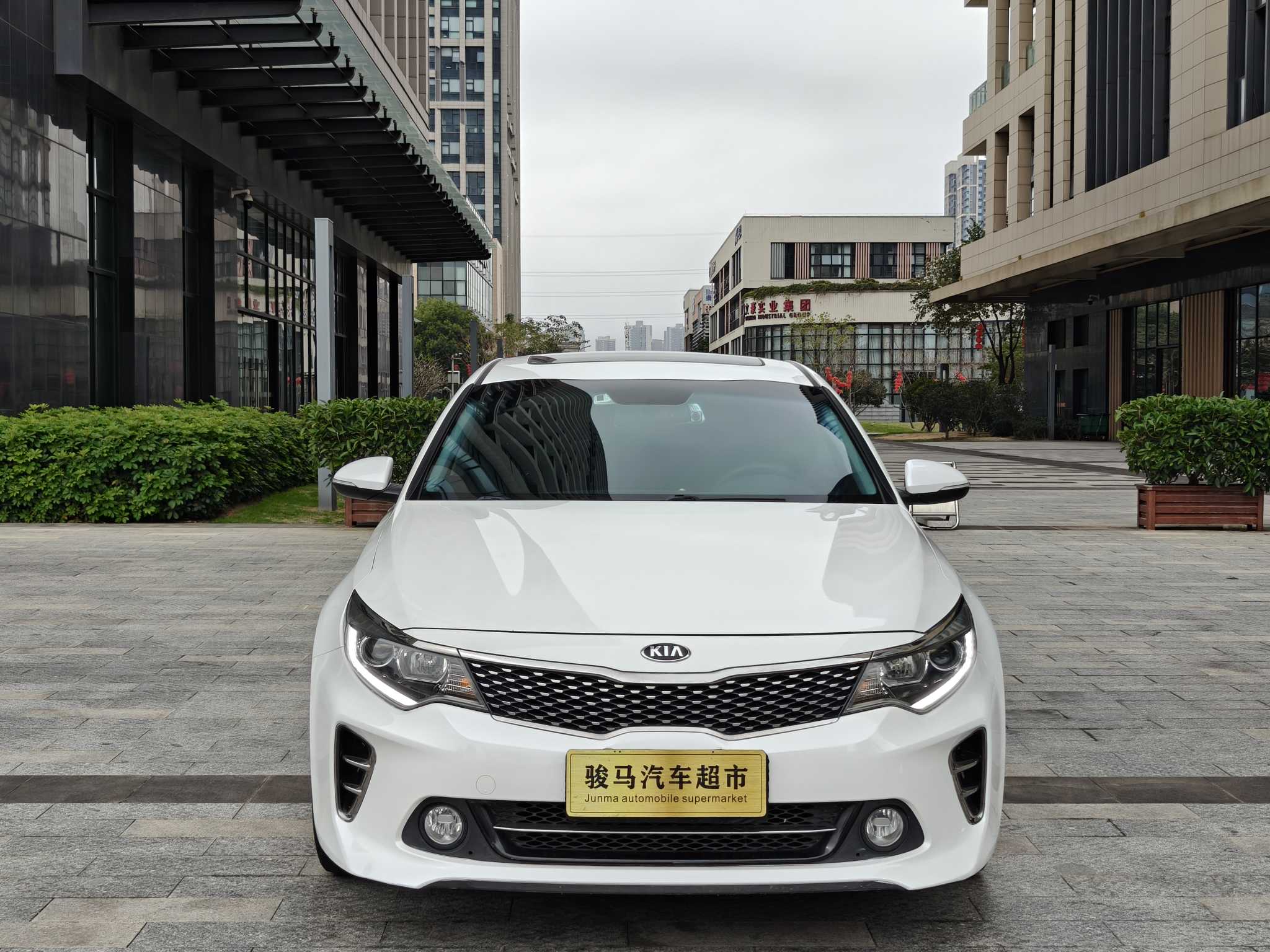 Kia K5 2017 car image #16