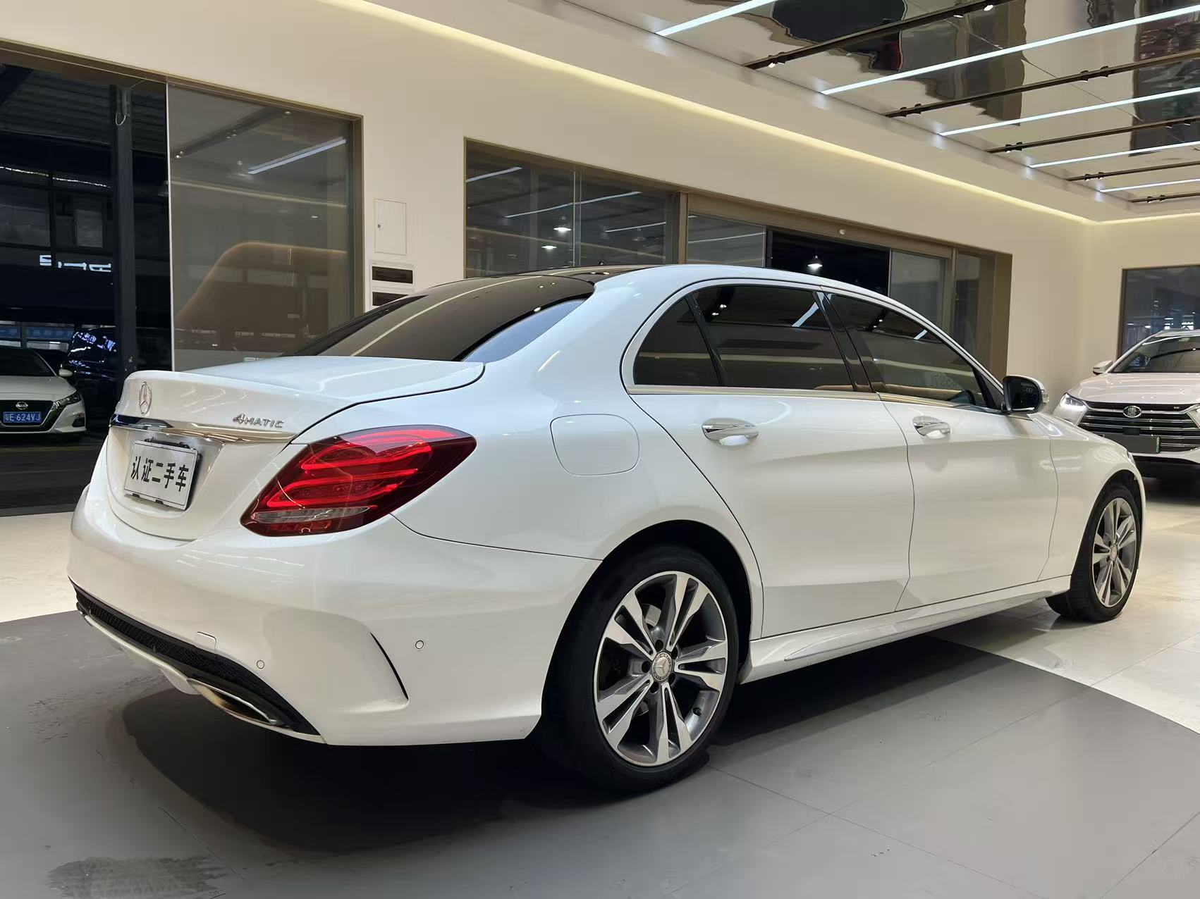 Mercedes-Benz C Class 2015 car image #16