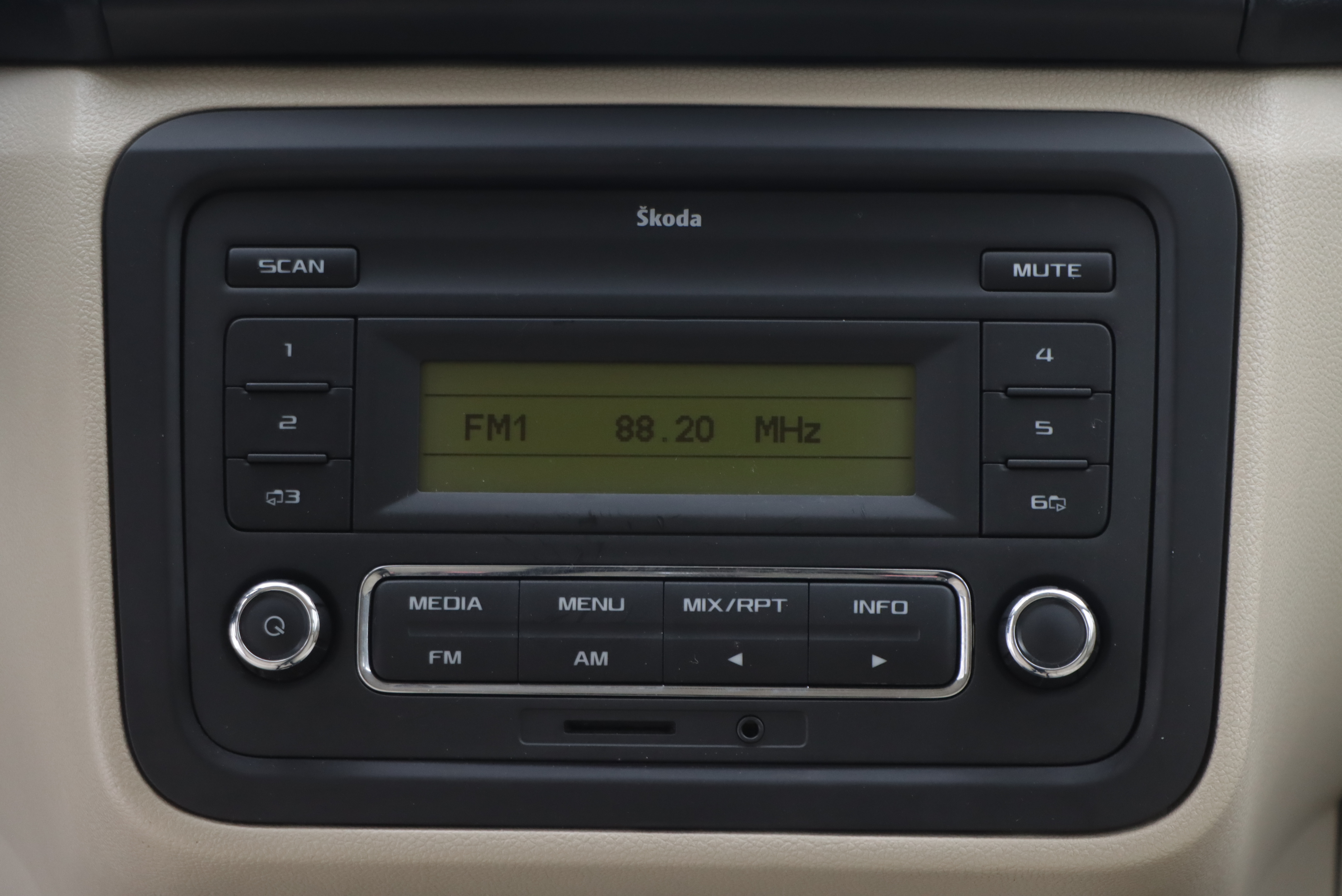 Skoda Fabia 2012 immagine di auto #16