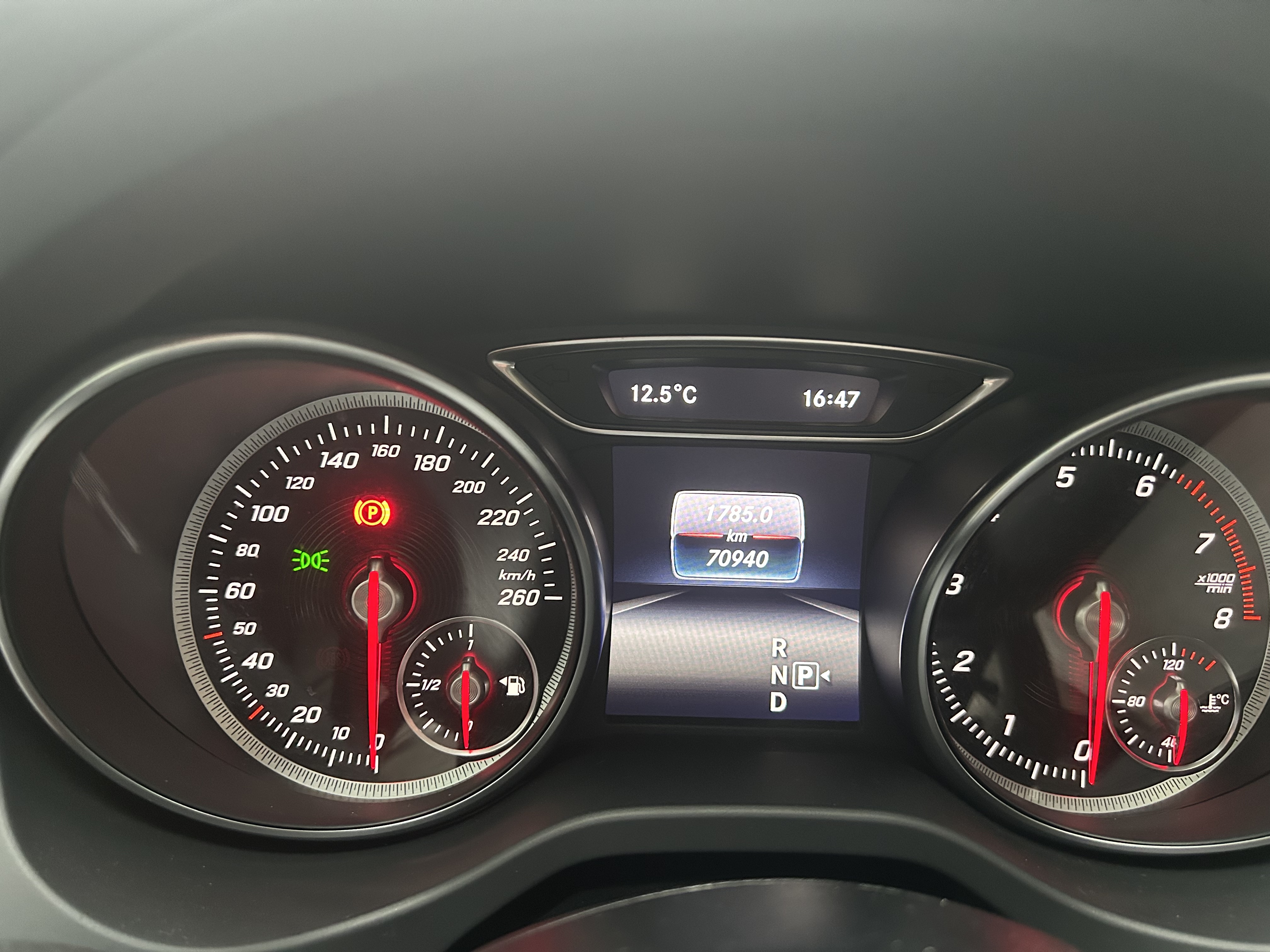 Mercedes-Benz GLA Class 2018 car image #16