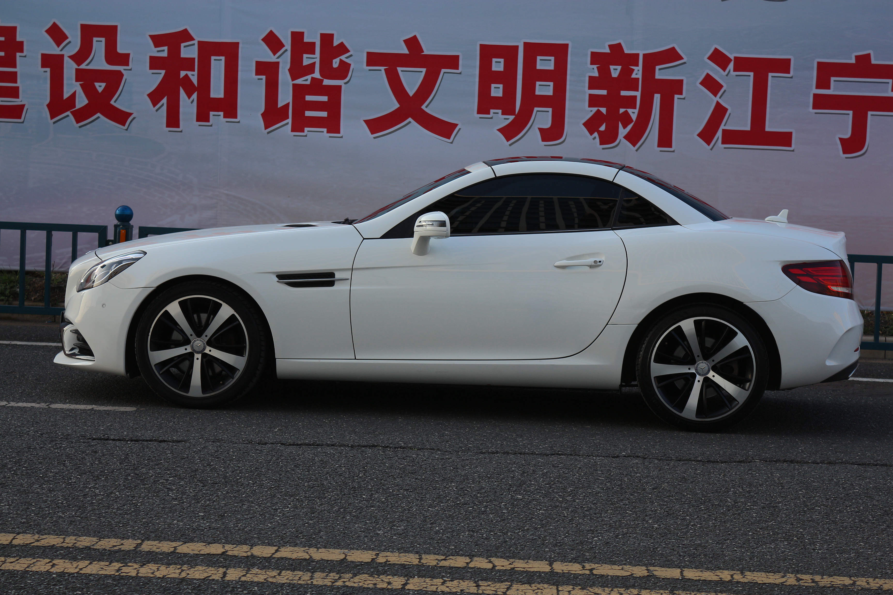 Mercedes-Benz SLC Class 2017 car image #16