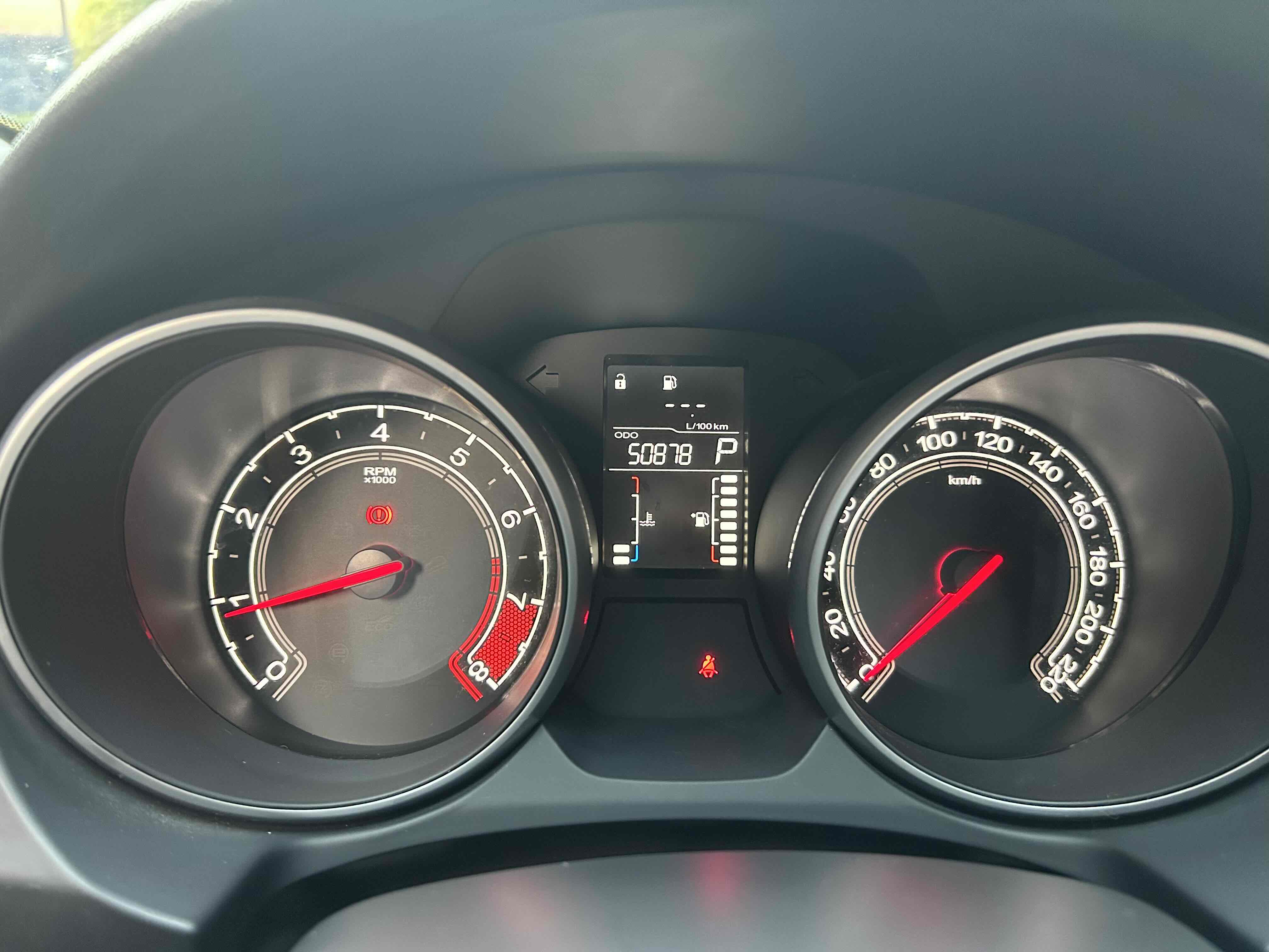 MG GT 2018 car image #16