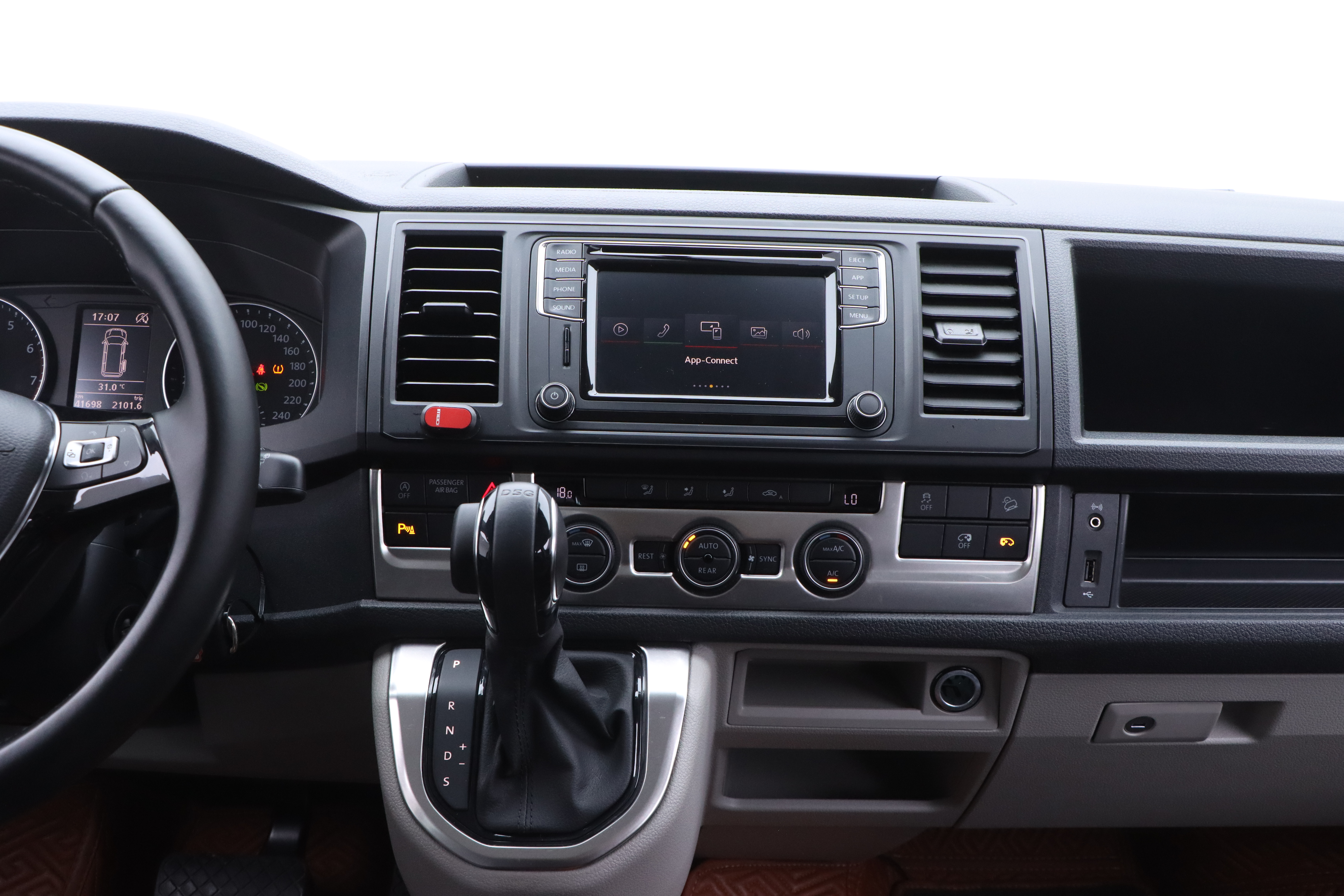 Volkswagen Caravelle 2018 immagine di auto #16