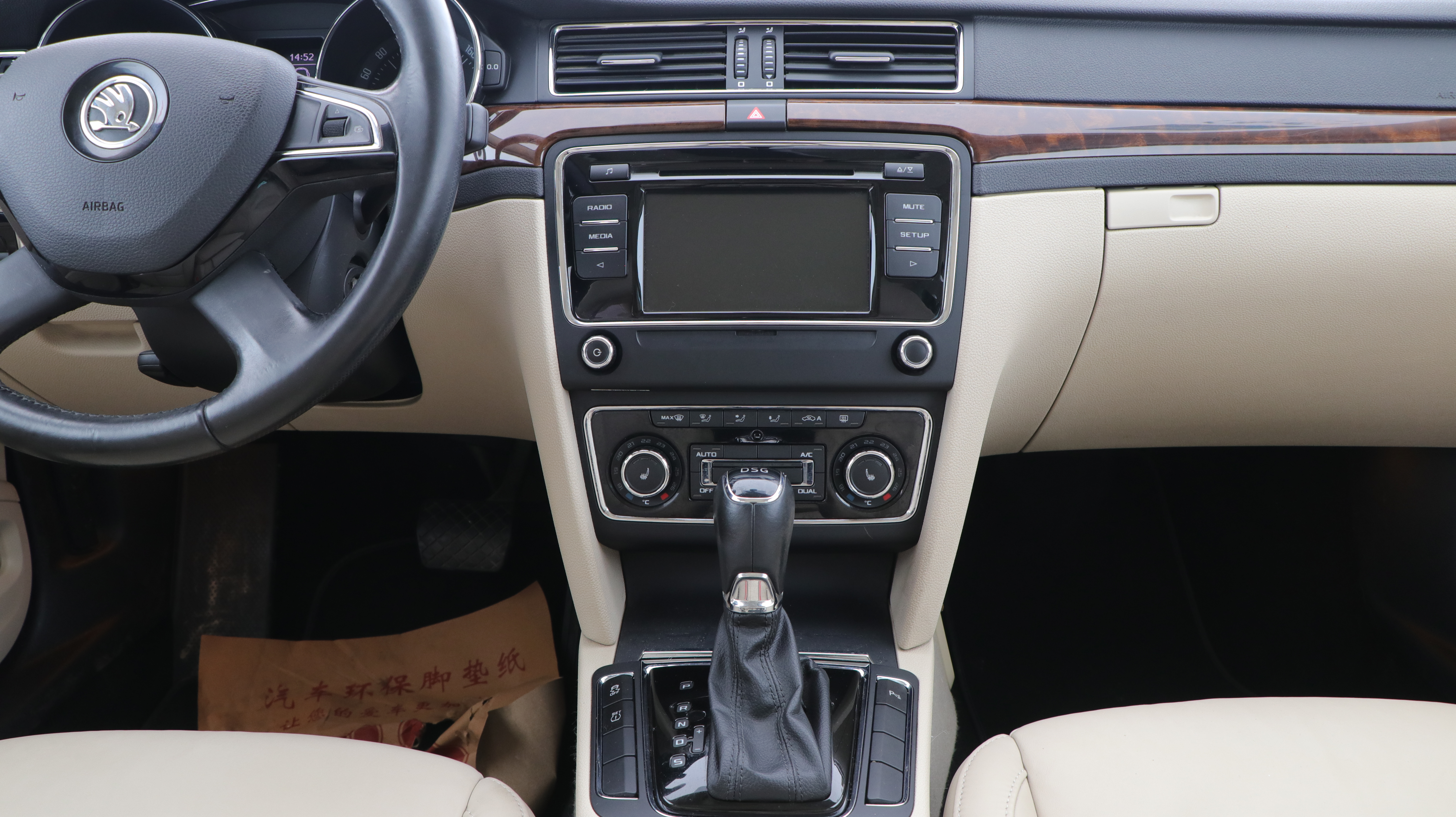 Skoda Superb Combi 2014 car image #16