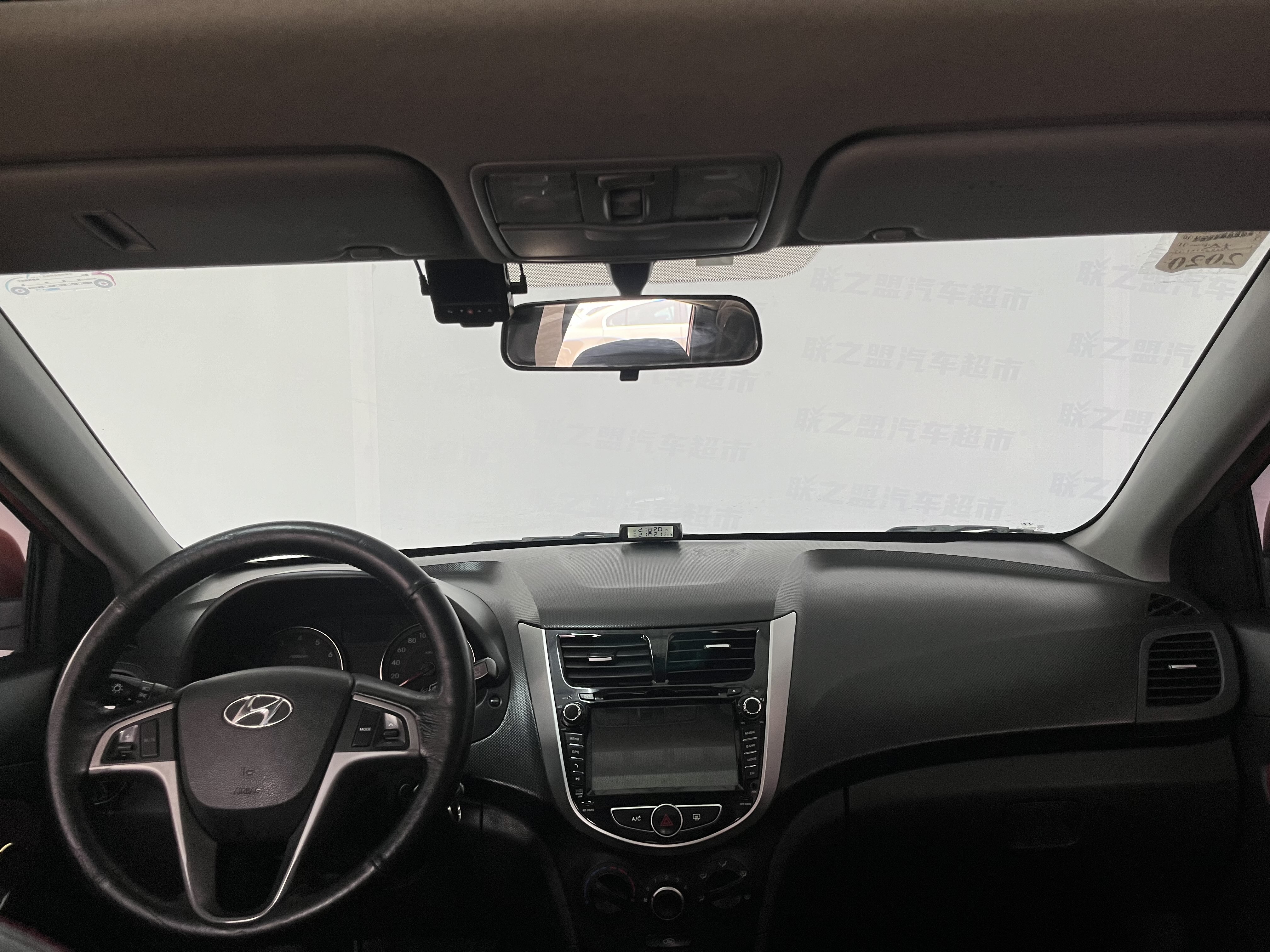 Hyundai Reina Hatchback 2014 car image #16