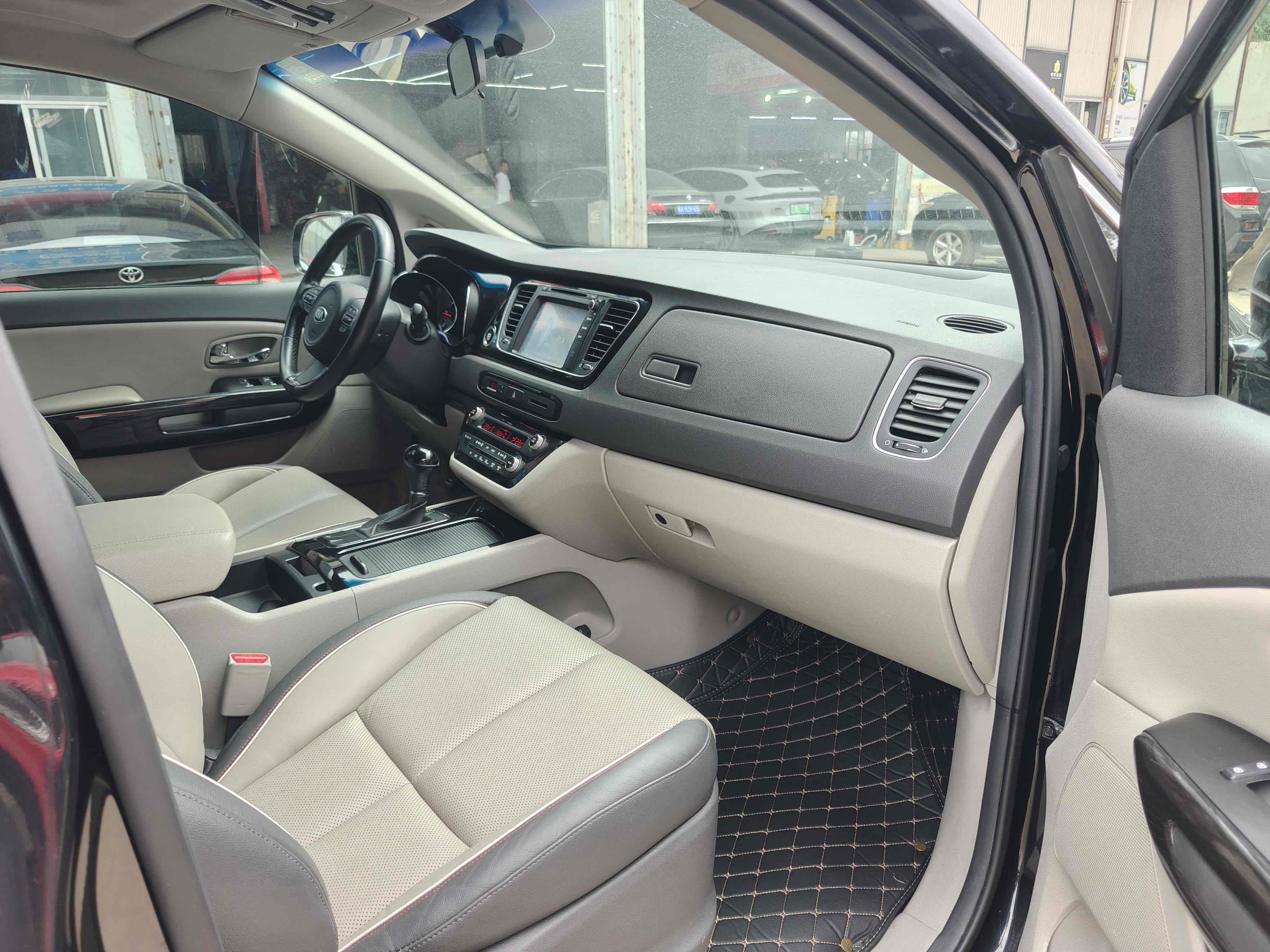 Kia Carnival 2016 изображение автомобиля #16