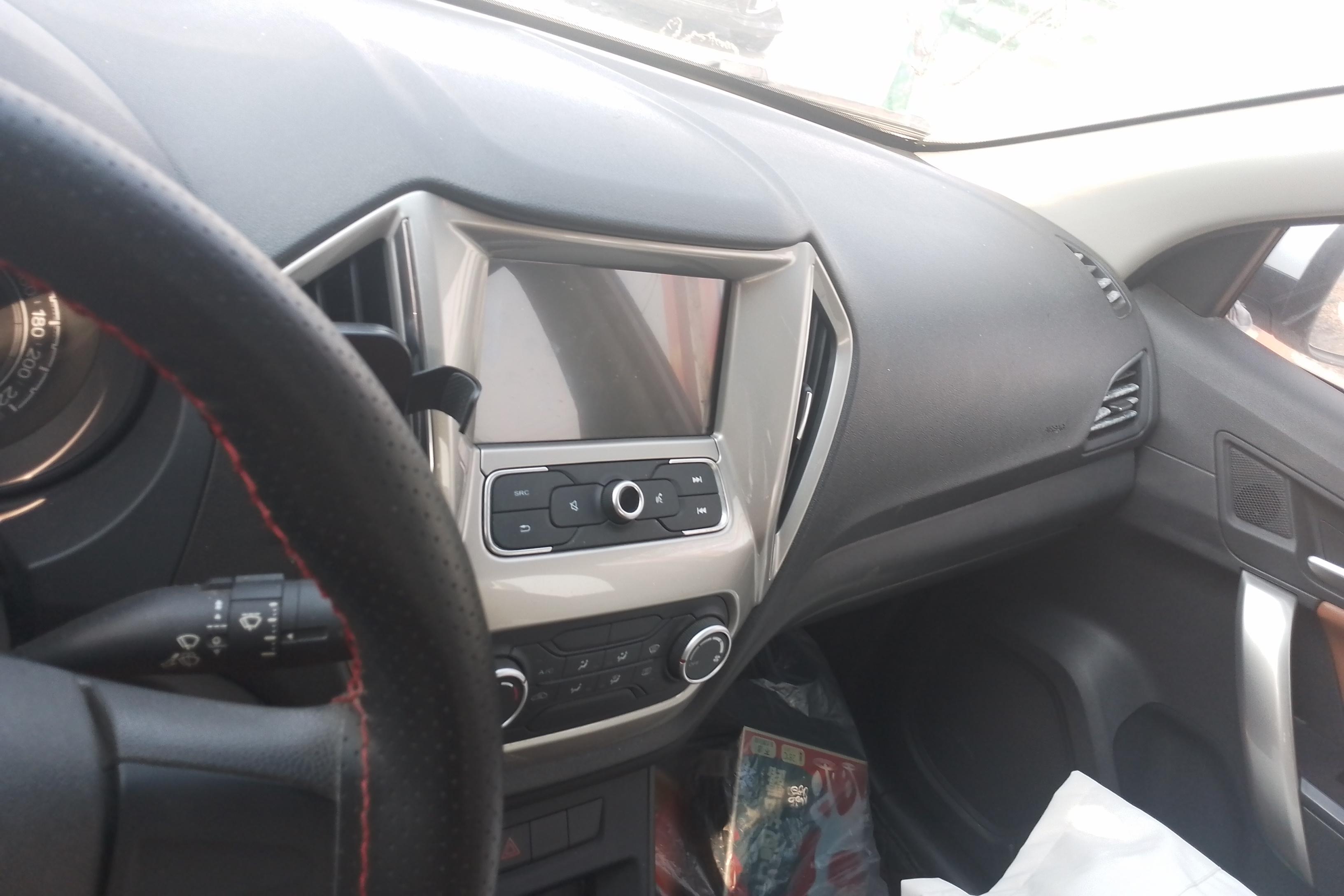 MG GT 2017 car image #16