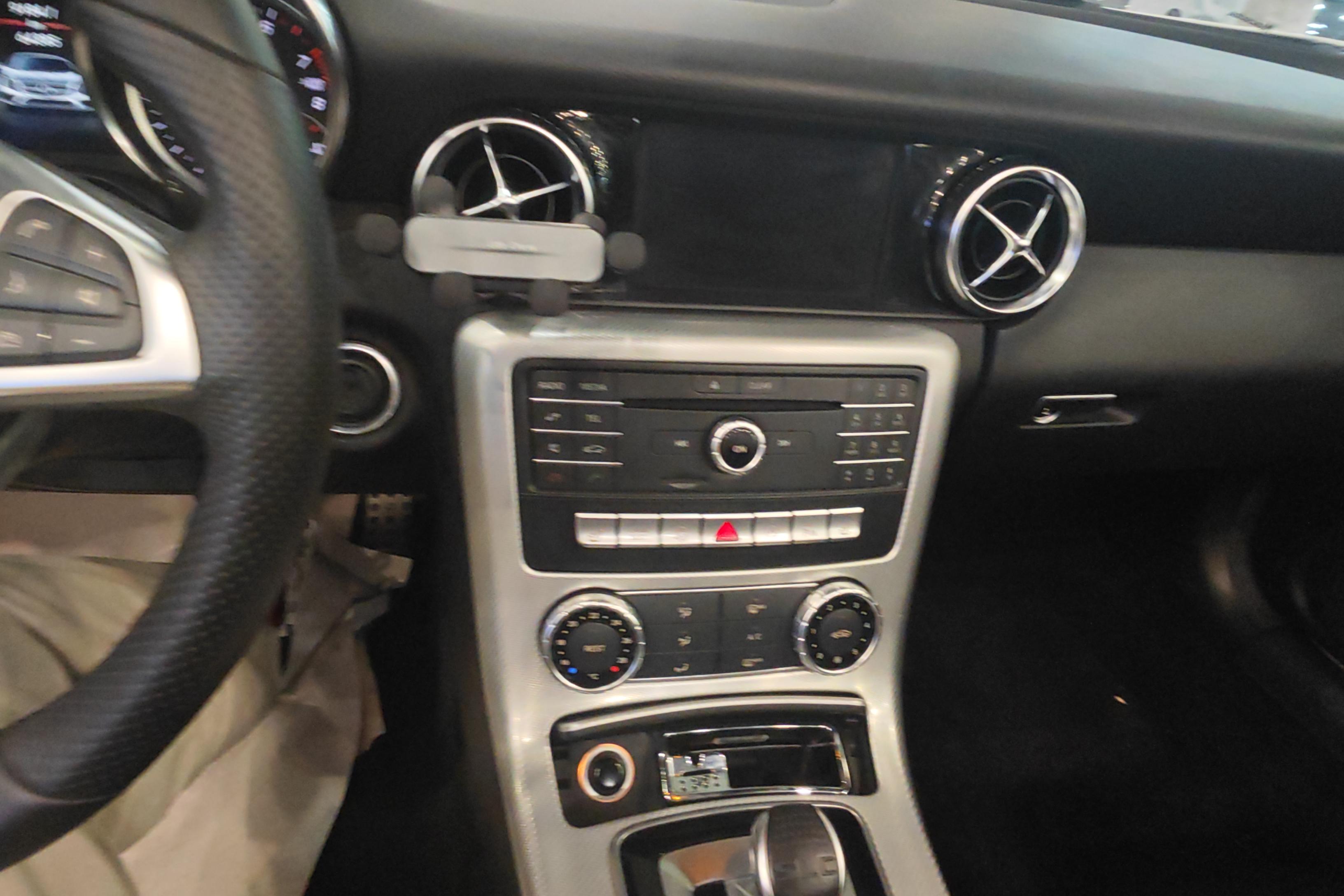 Mercedes-Benz SLC Class 2017 car image #16