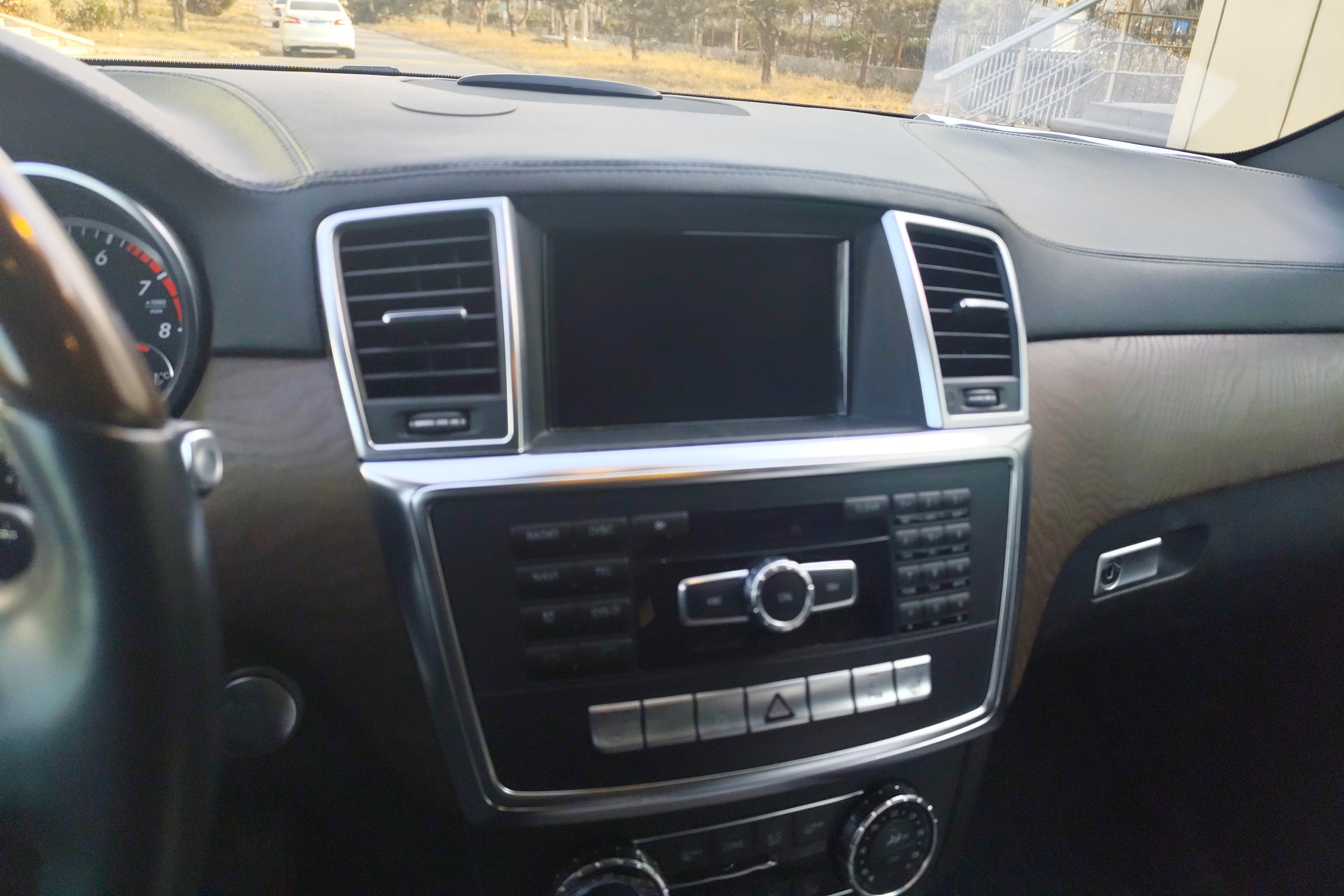 Mercedes-Benz GL Class 2013 car image #16