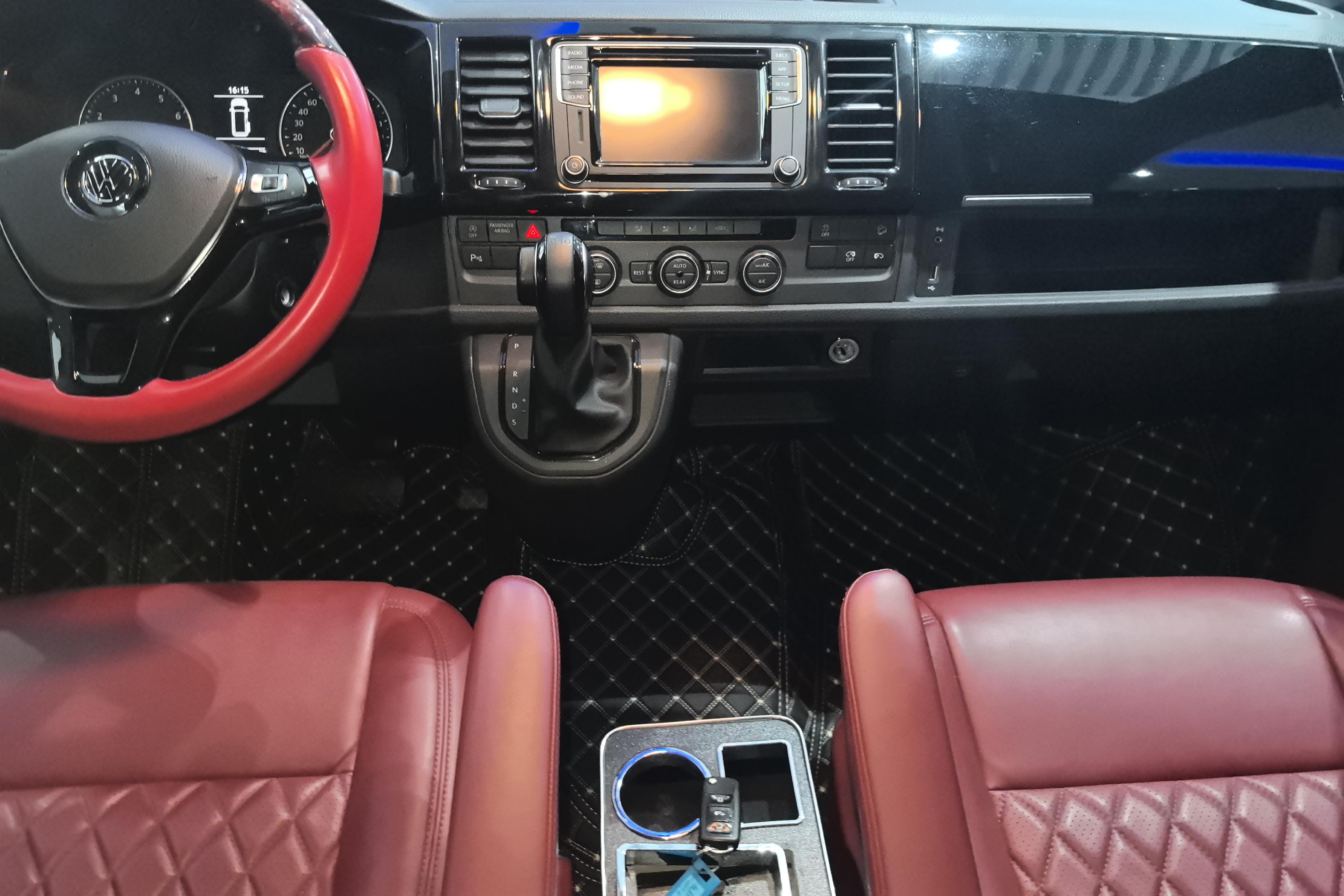 Volkswagen Caravelle 2018 immagine di auto #16