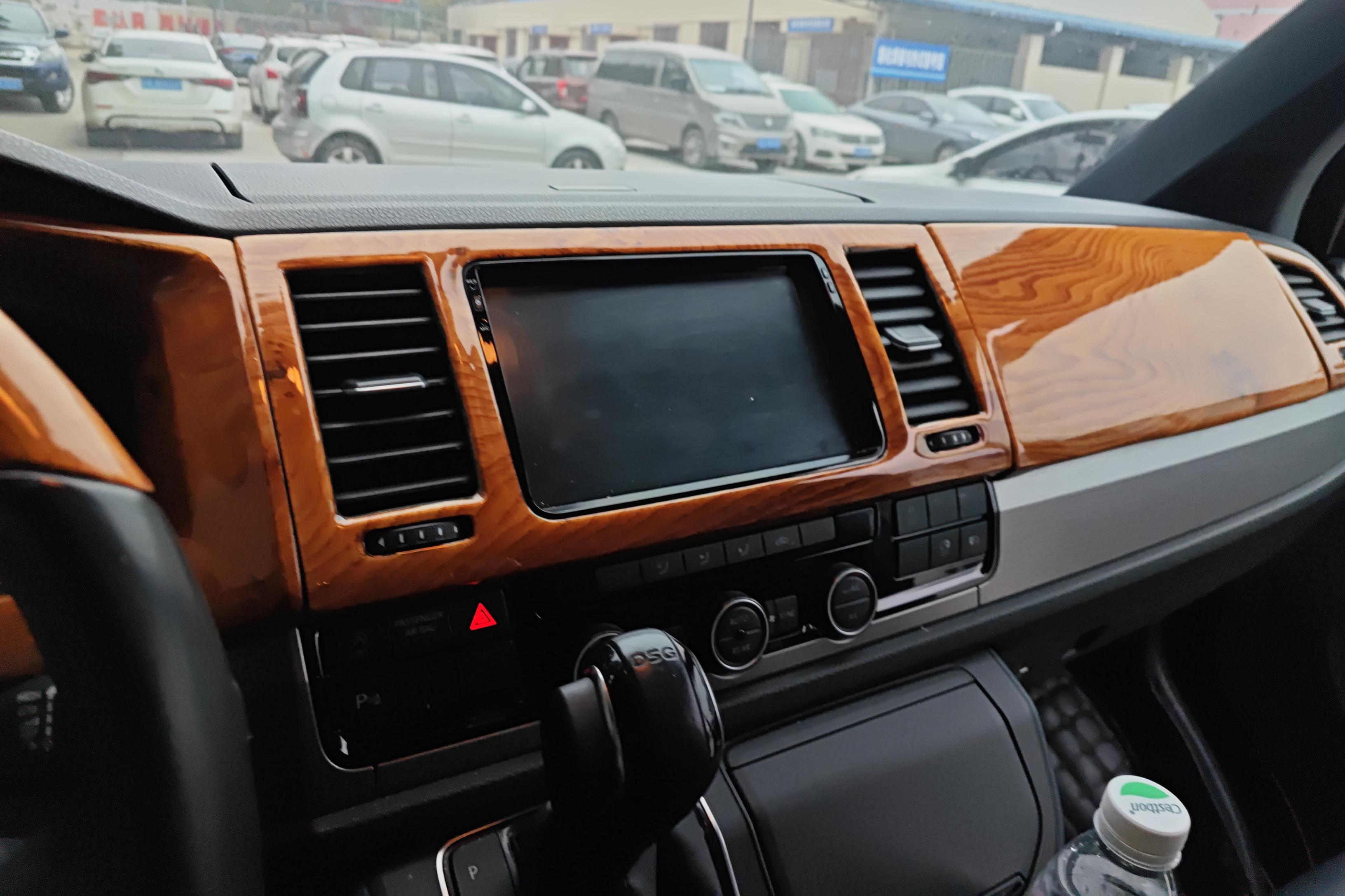 Volkswagen Caravelle 2019 car image #16