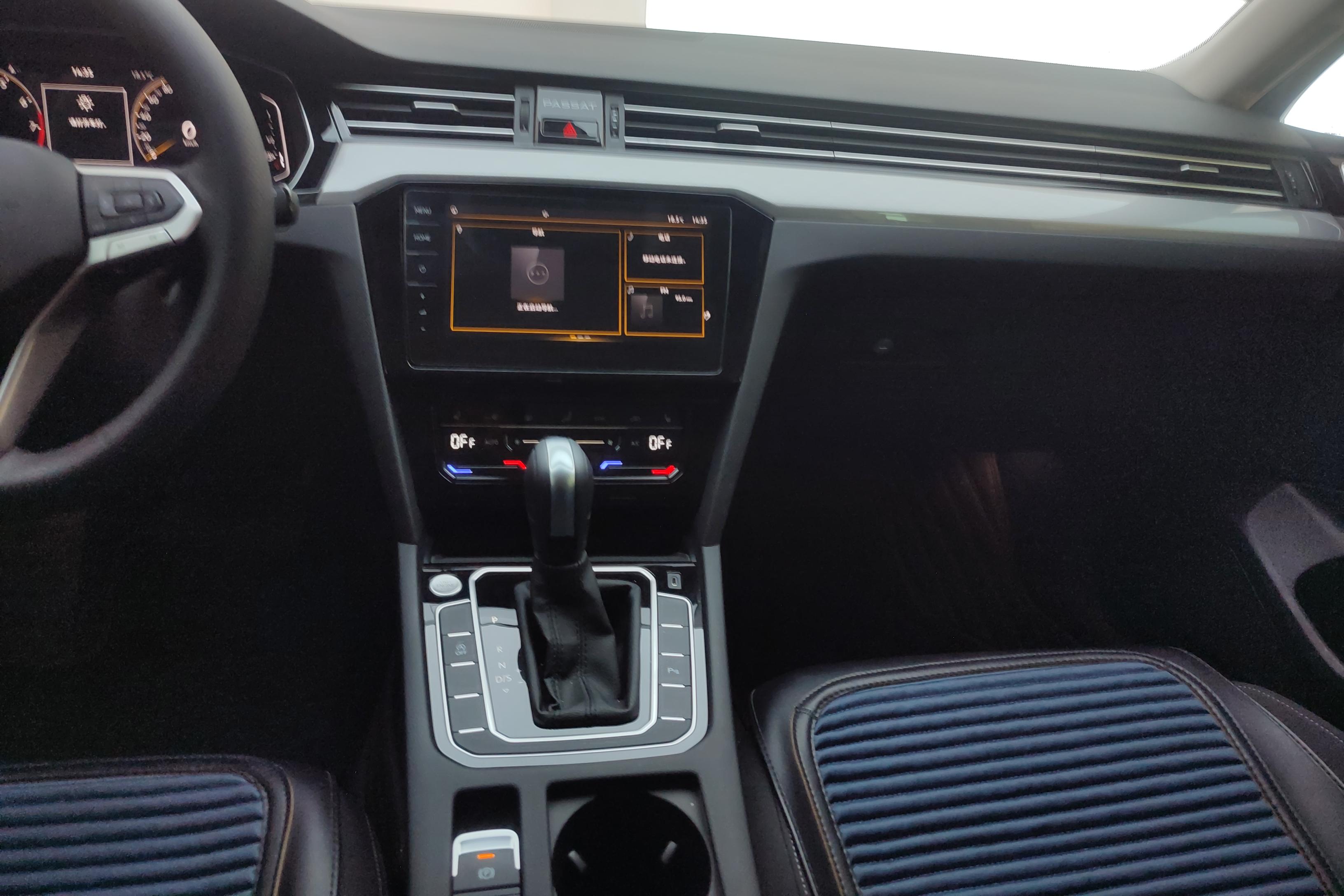 Volkswagen Passat Variant 2022 immagine di auto #16