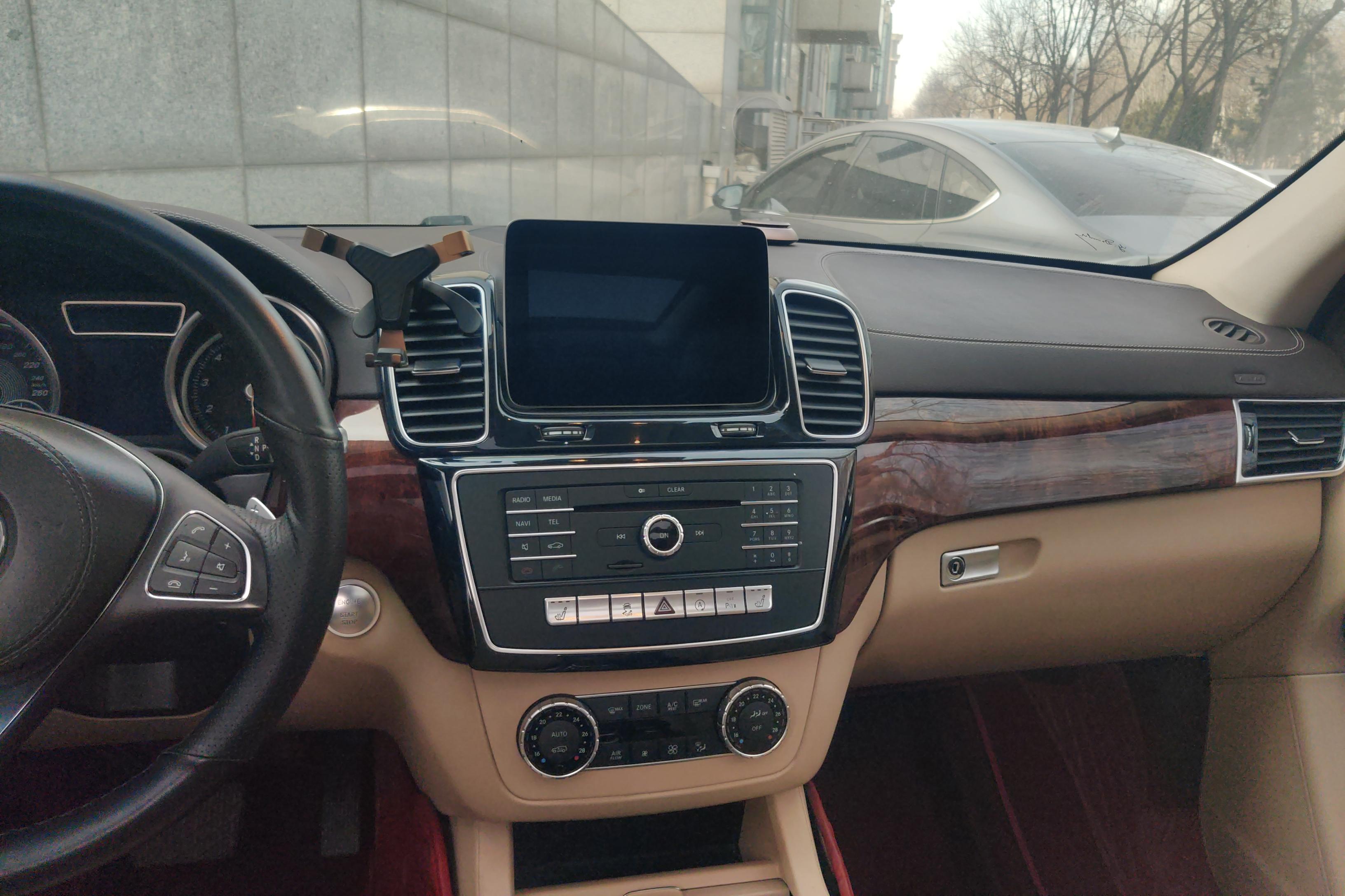 Mercedes-Benz GLS AMG 2016 صورة سيارة #16