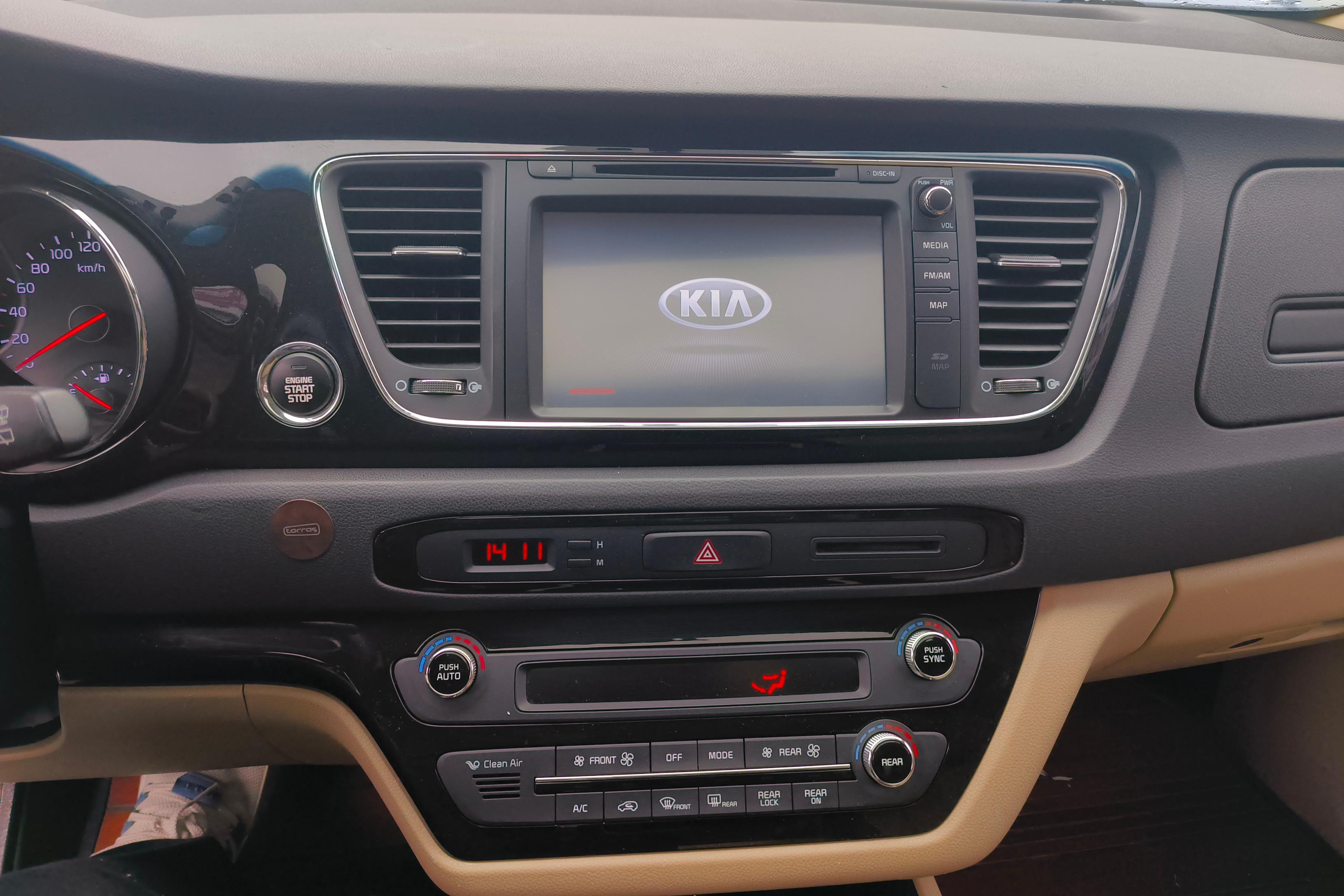 Kia Carnival 2016 immagine di auto #16