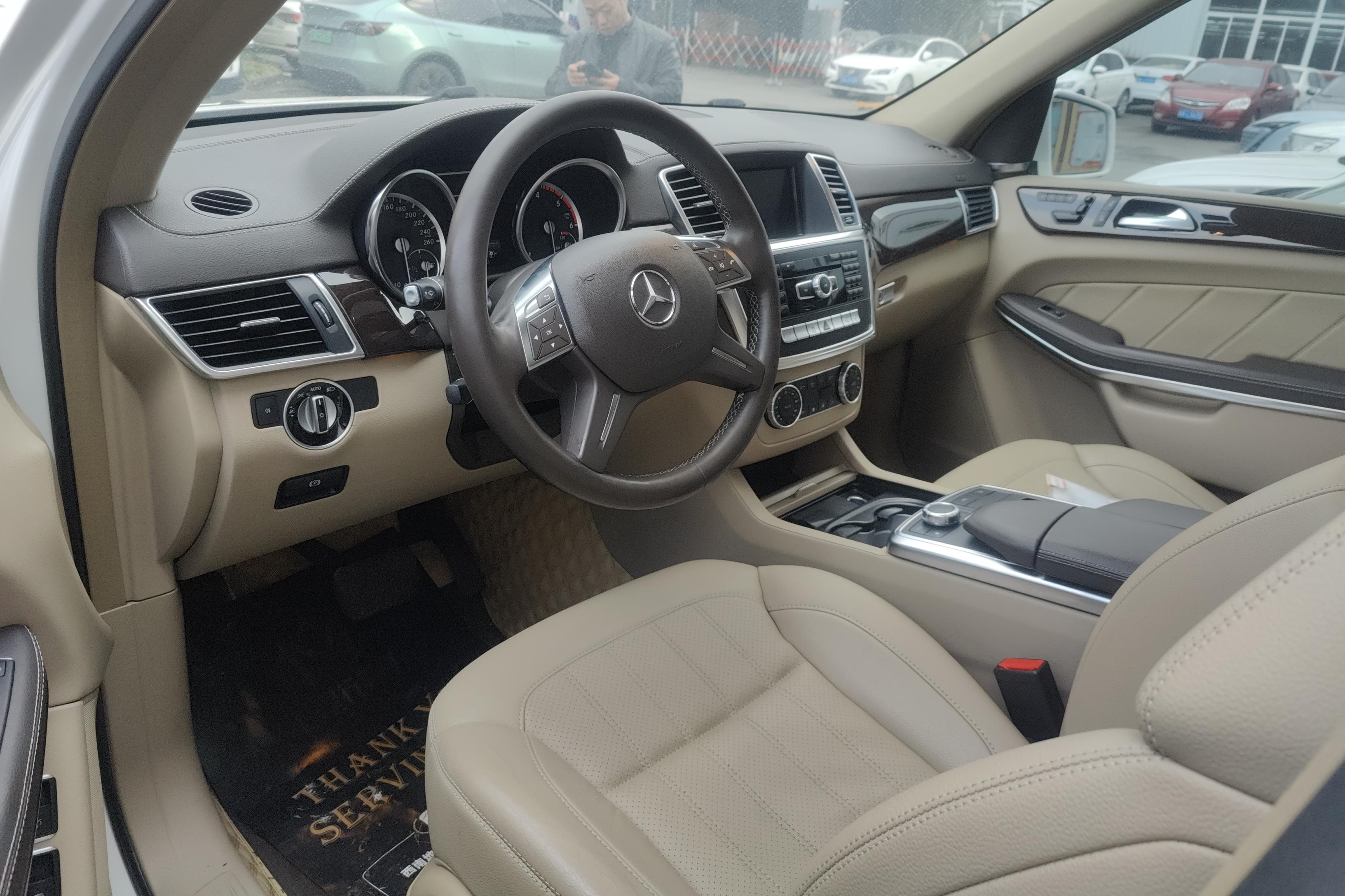 Mercedes-Benz GL Class 2015 car image #16