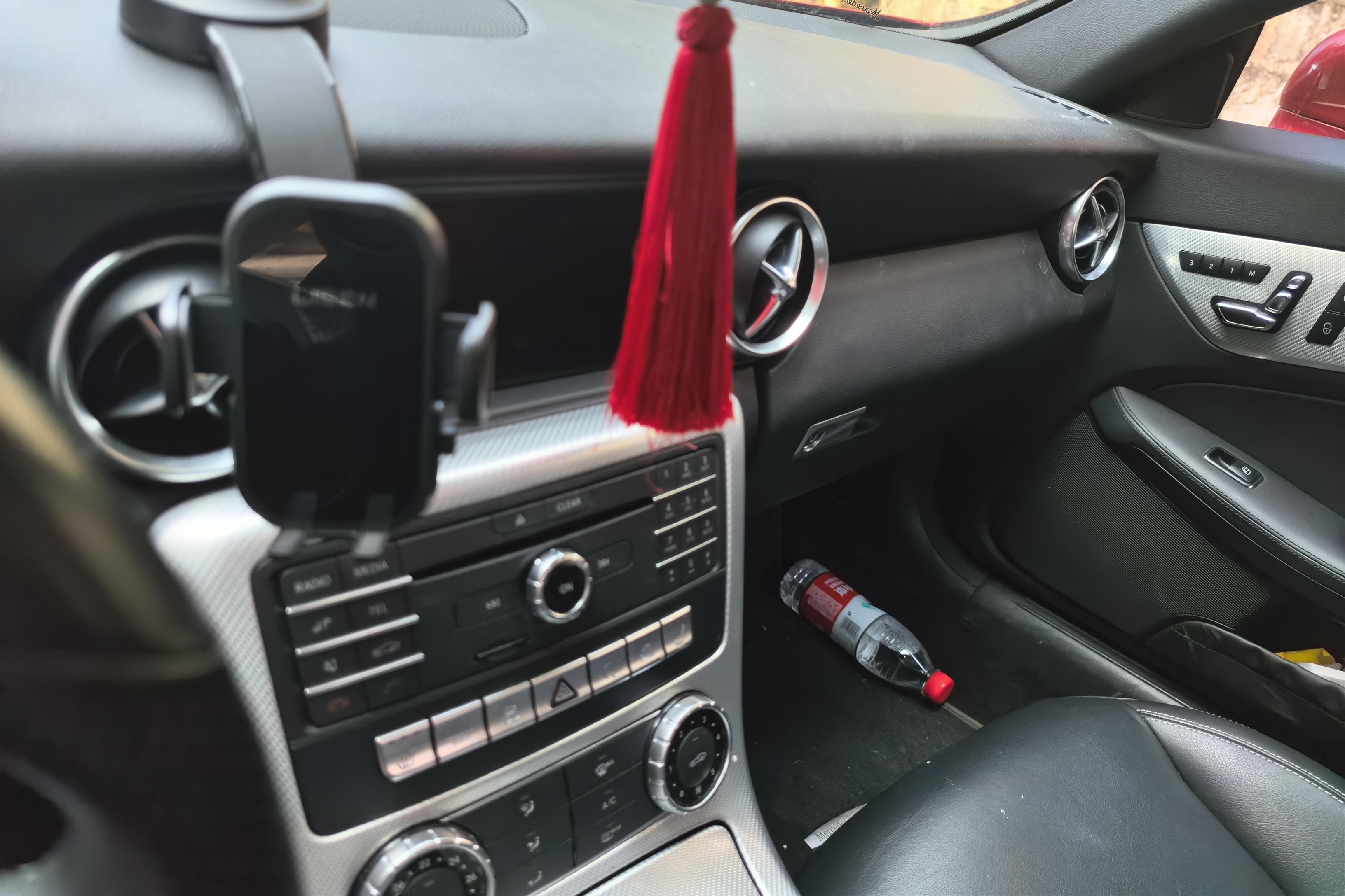 Mercedes-Benz SLC Class 2018 car image #16