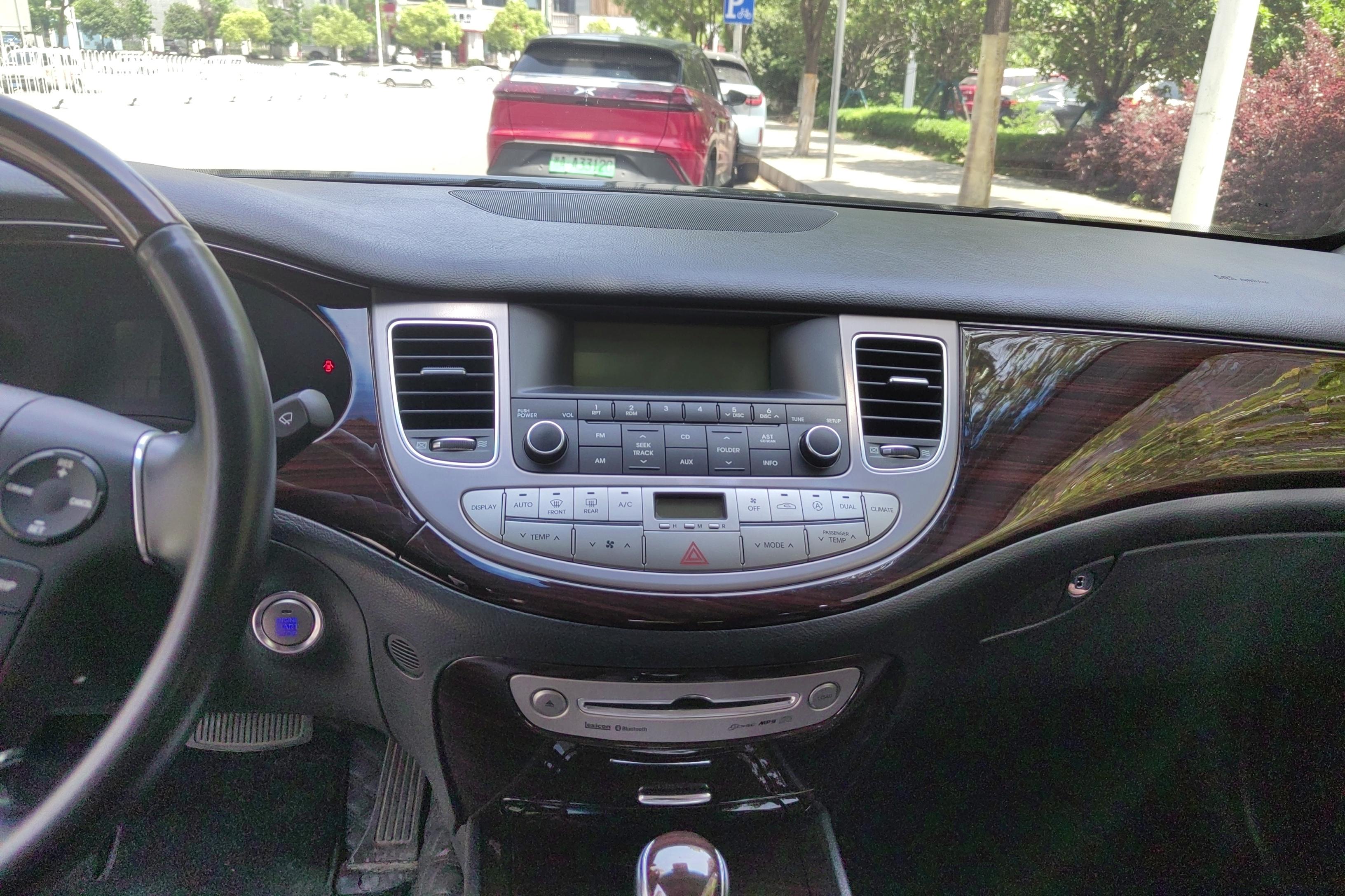 Hyundai Rohens 2014 car image #16