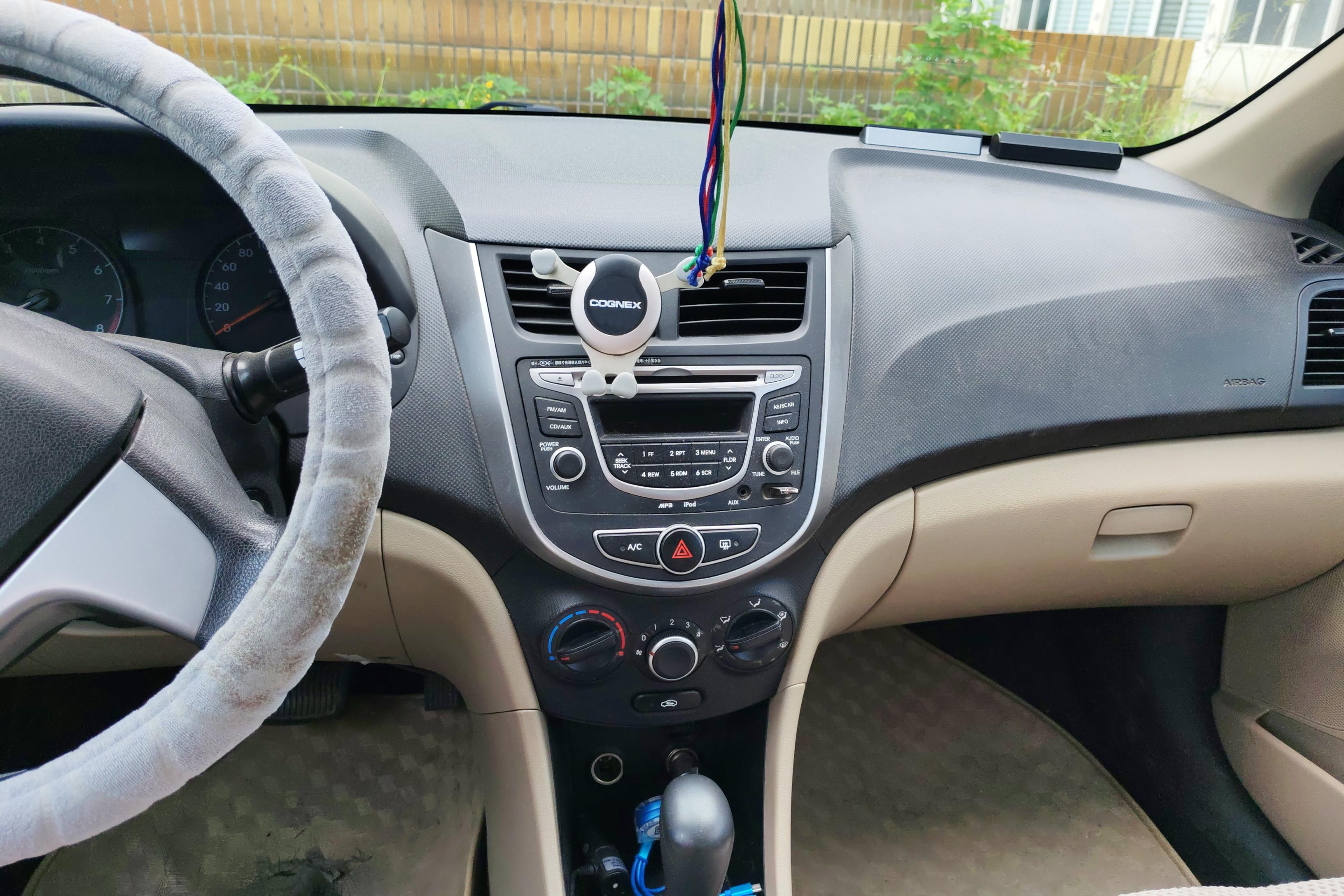 Hyundai Reina 2015 car image #16