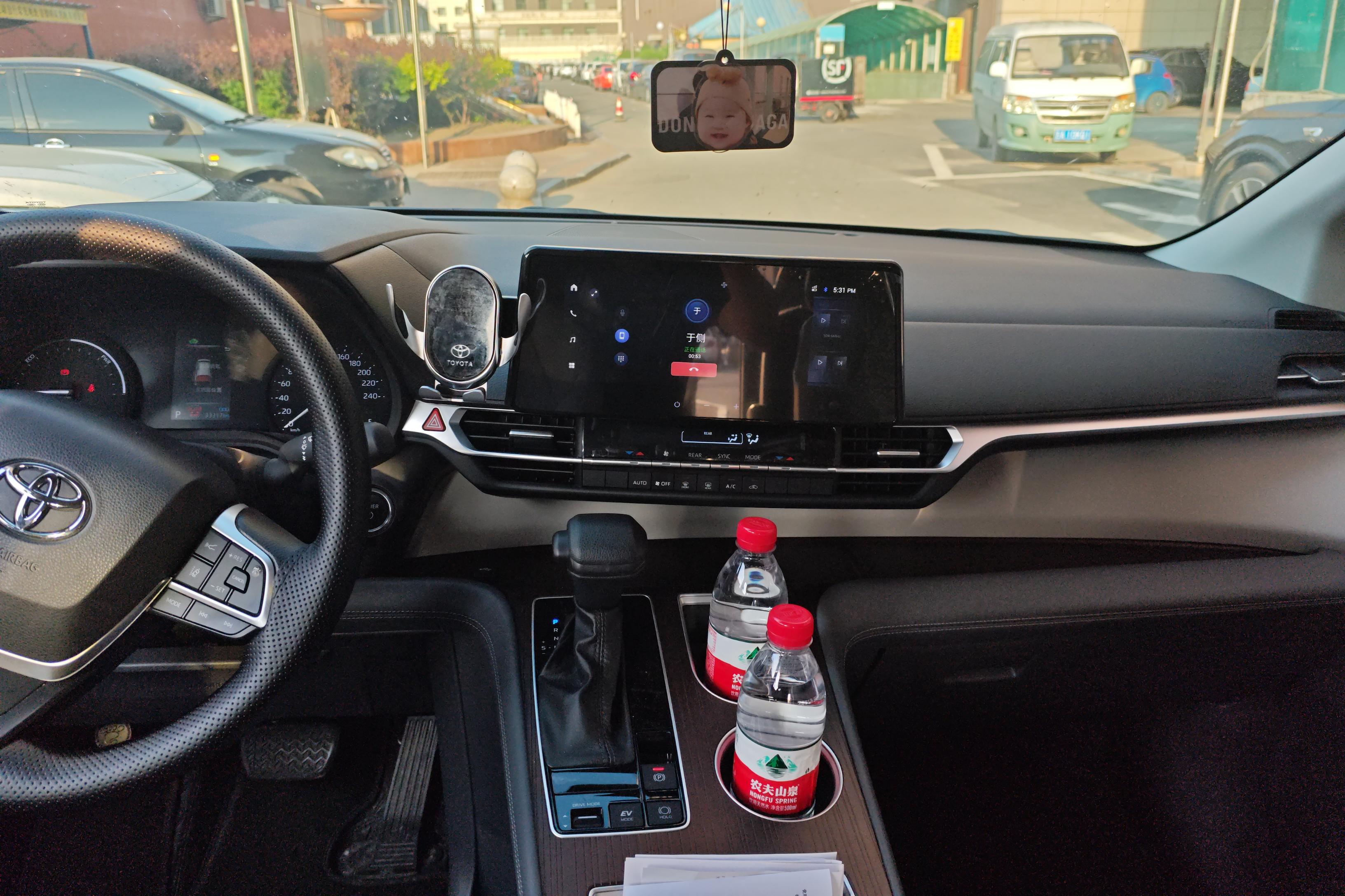 Toyota Granvia 2024 car image #16