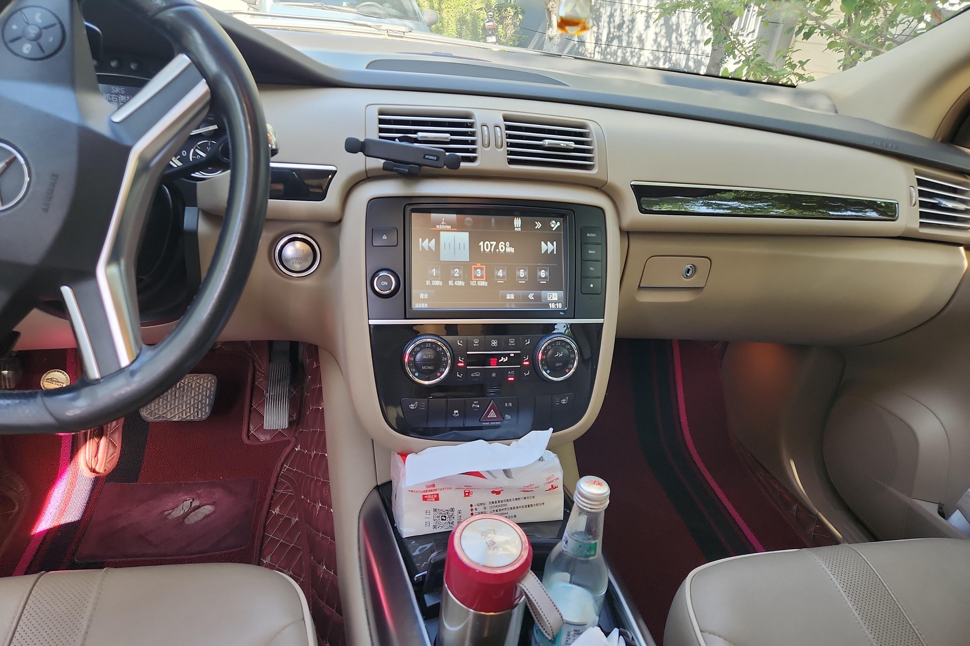 Mercedes-Benz R Class 2017 car image #16