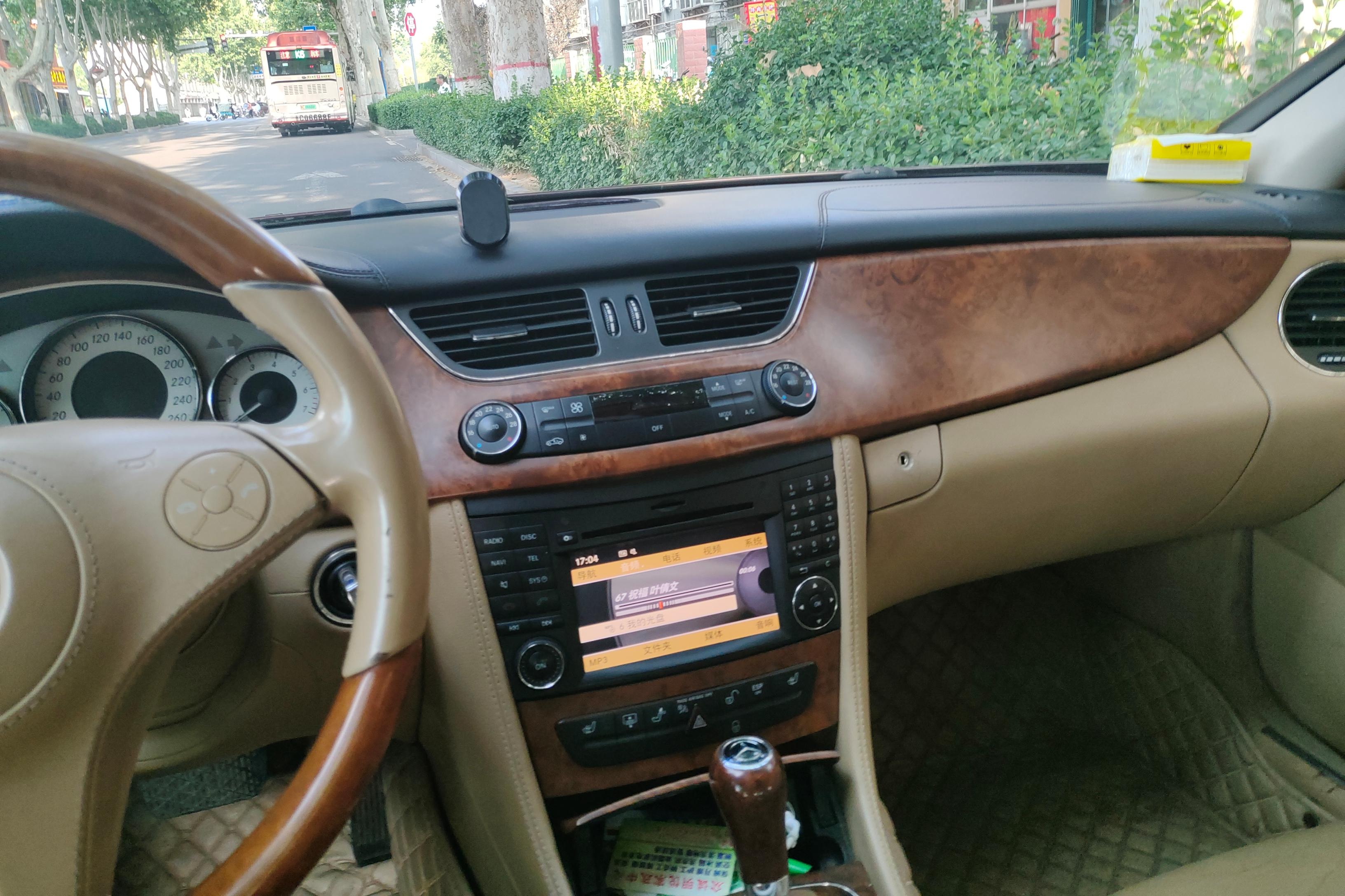 Mercedes-Benz CLS Class 2010 #16 Mercedes-Benz CLS Class 2010 car image #16