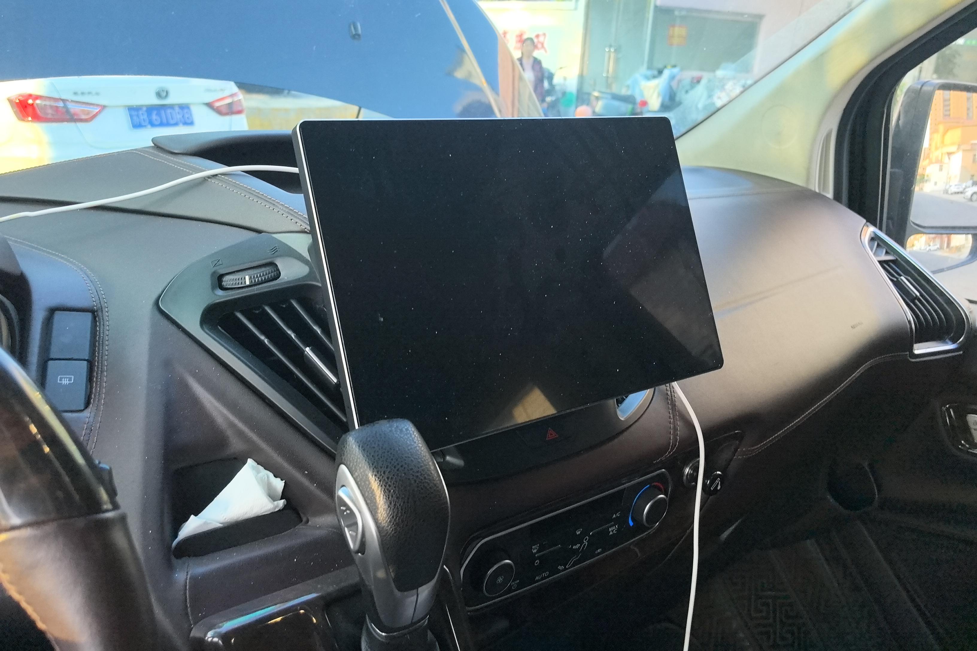 Ford Tourneo 2017 car image #16