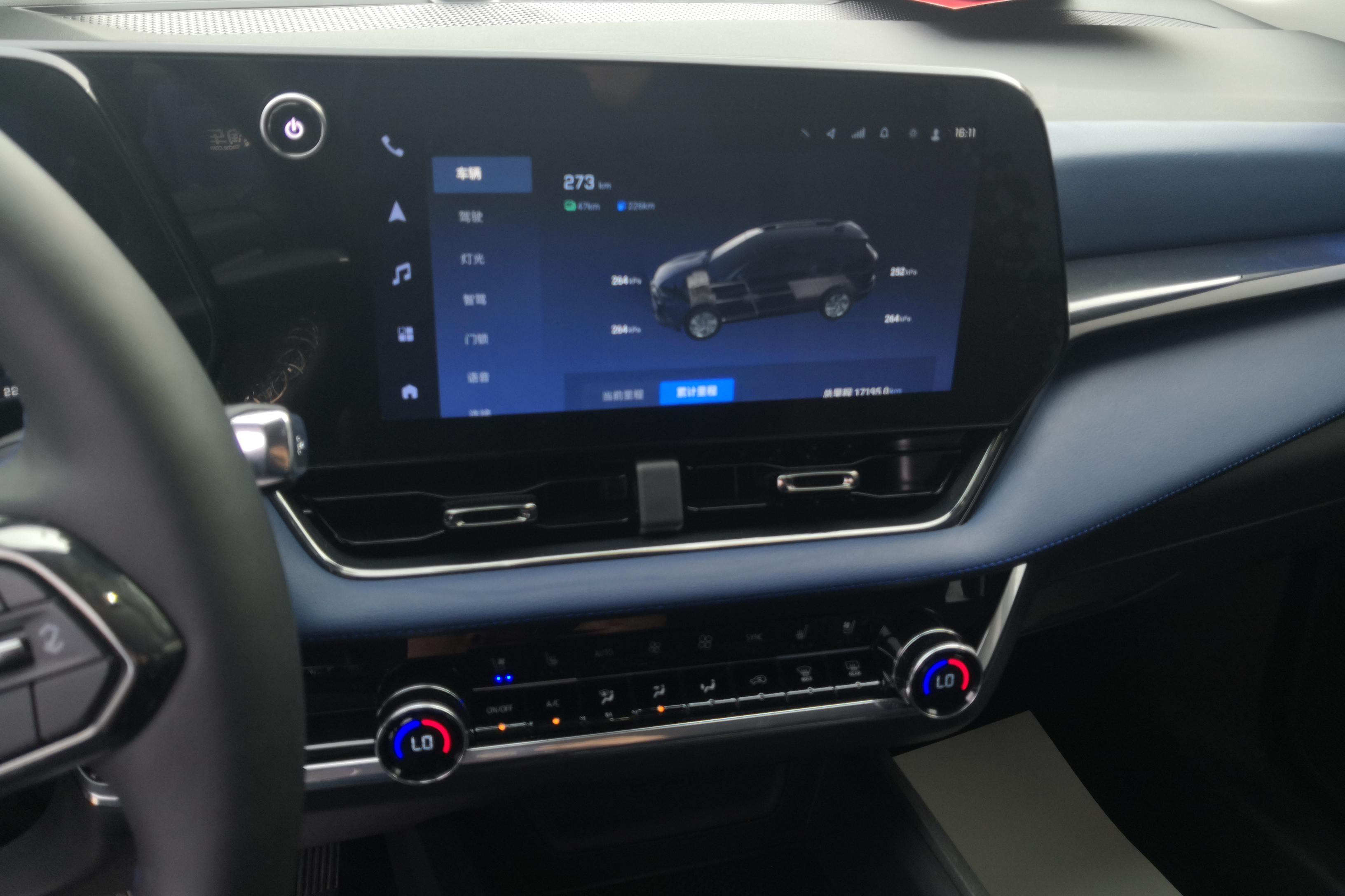 Chevrolet Equinox Plus 2024 car image #16