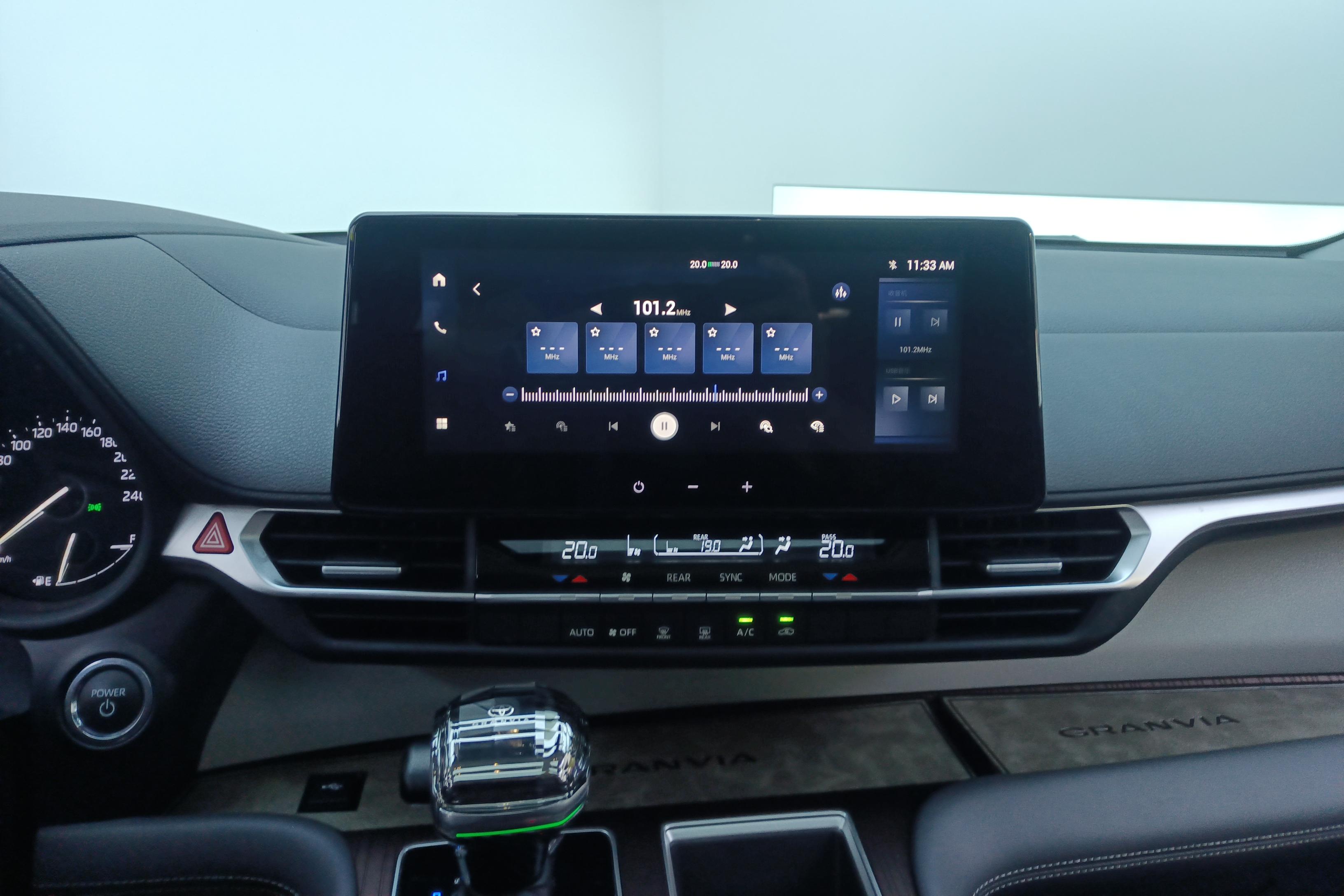 Toyota Granvia 2024 immagine di auto #16