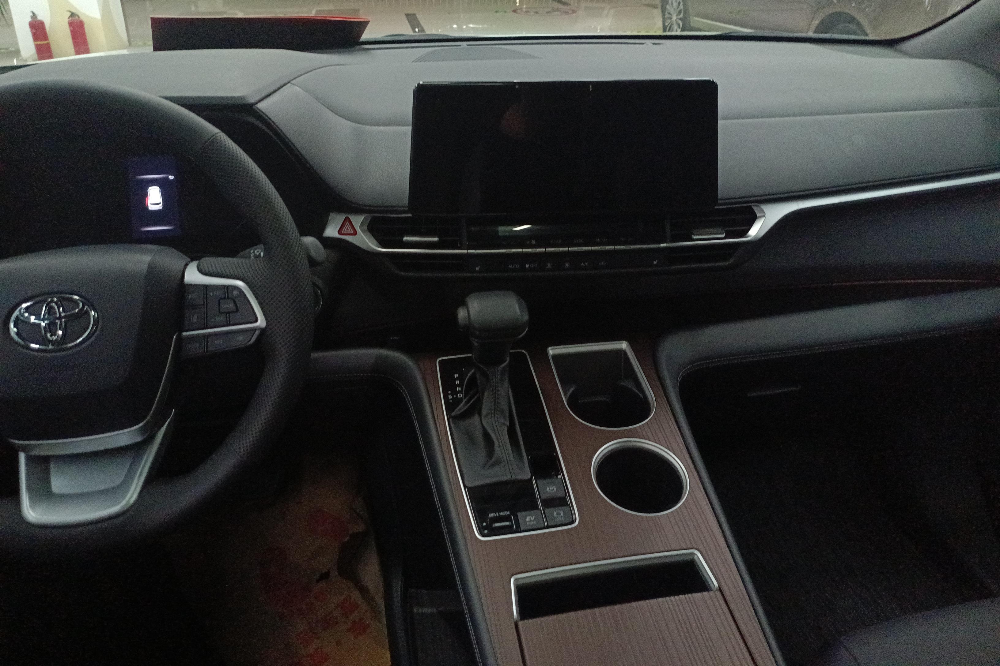 Toyota Granvia 2024 #16 Toyota Granvia 2024 car image #16