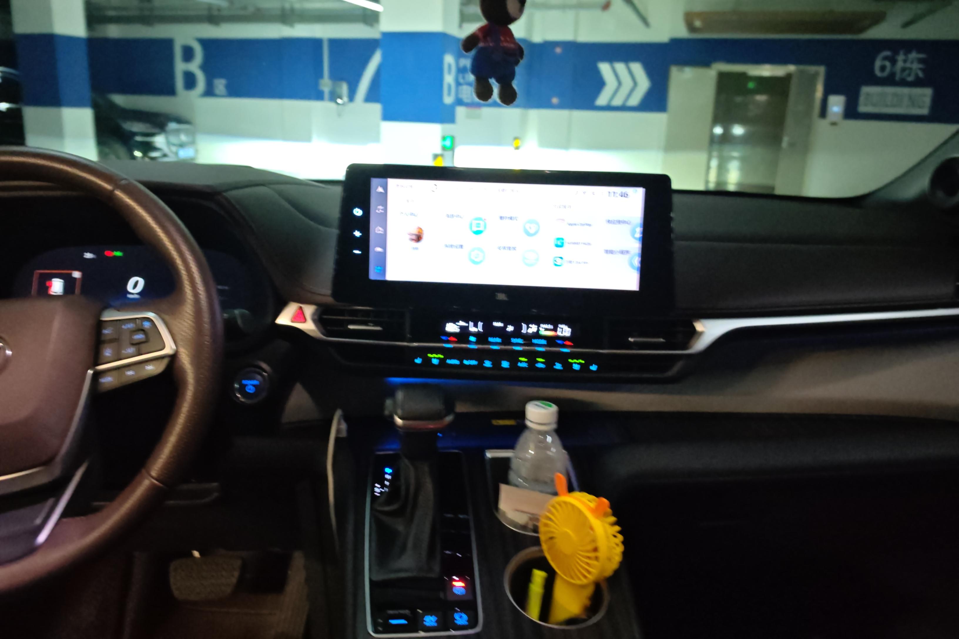 Toyota Granvia 2023 car image #16