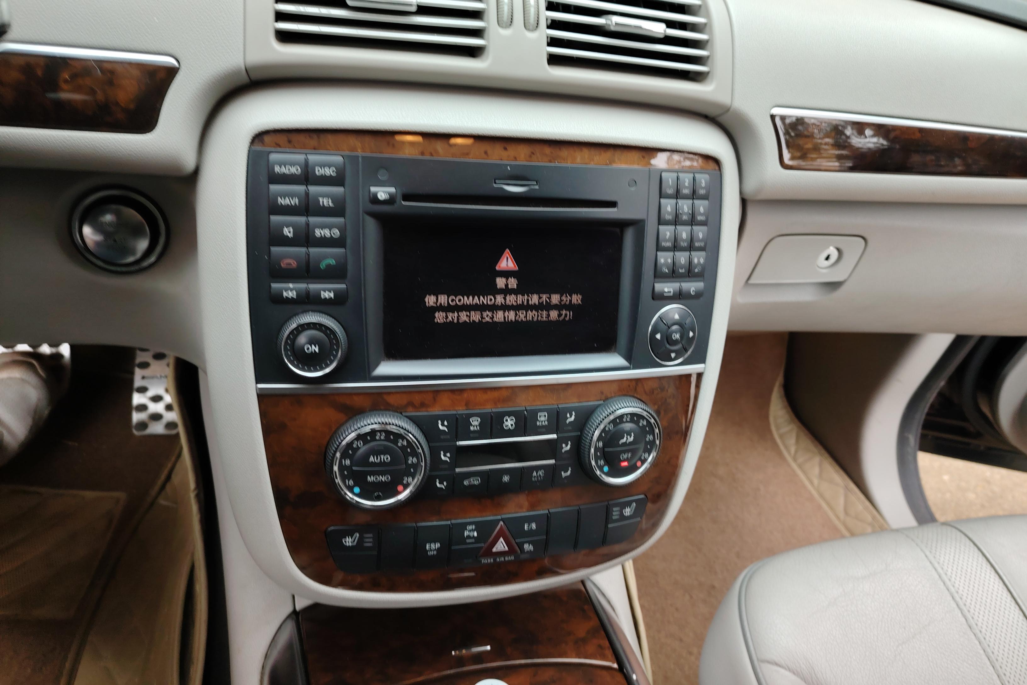 Mercedes-Benz R Class 2011 car image #16