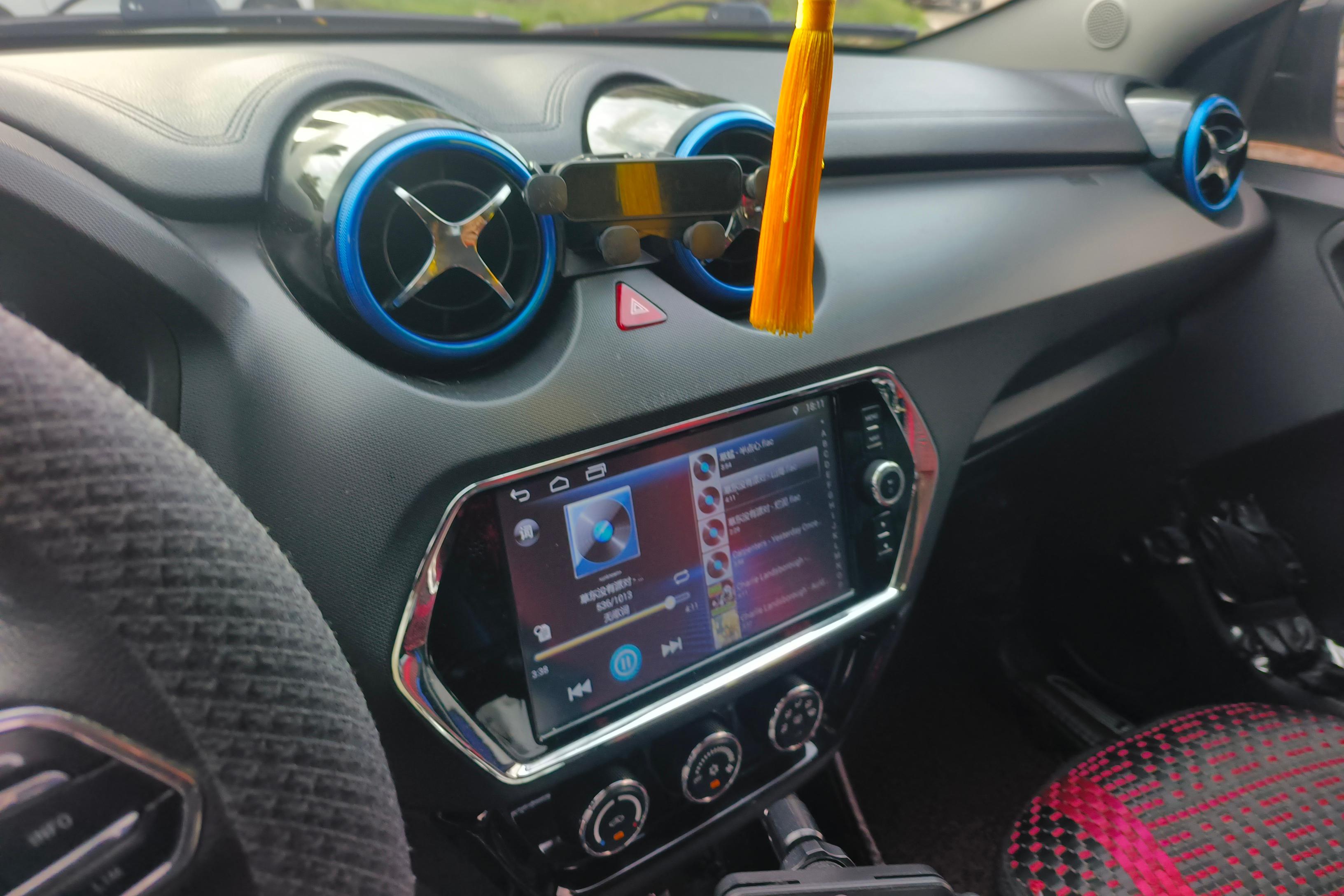 Soueast DX3 2018 #16 Soueast DX3 2018 car image #16