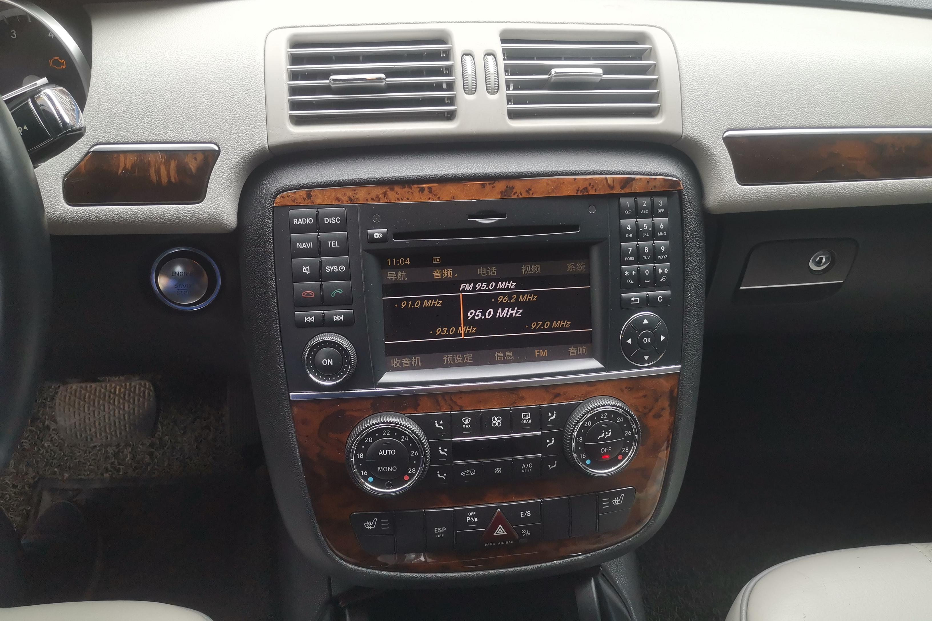 Mercedes-Benz R Class 2011 car image #16