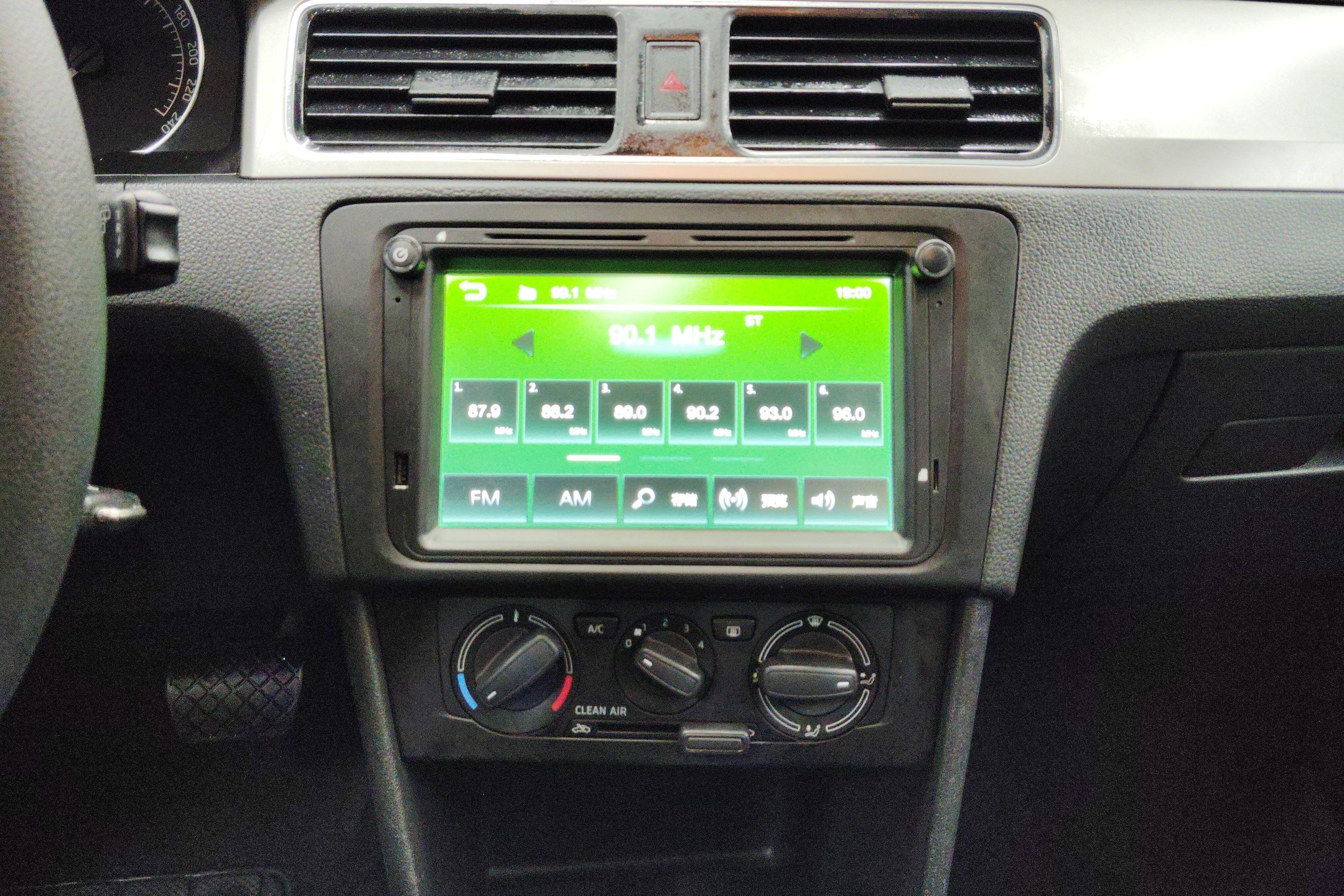 Skoda Rapid Spaceback 2016 car image #16