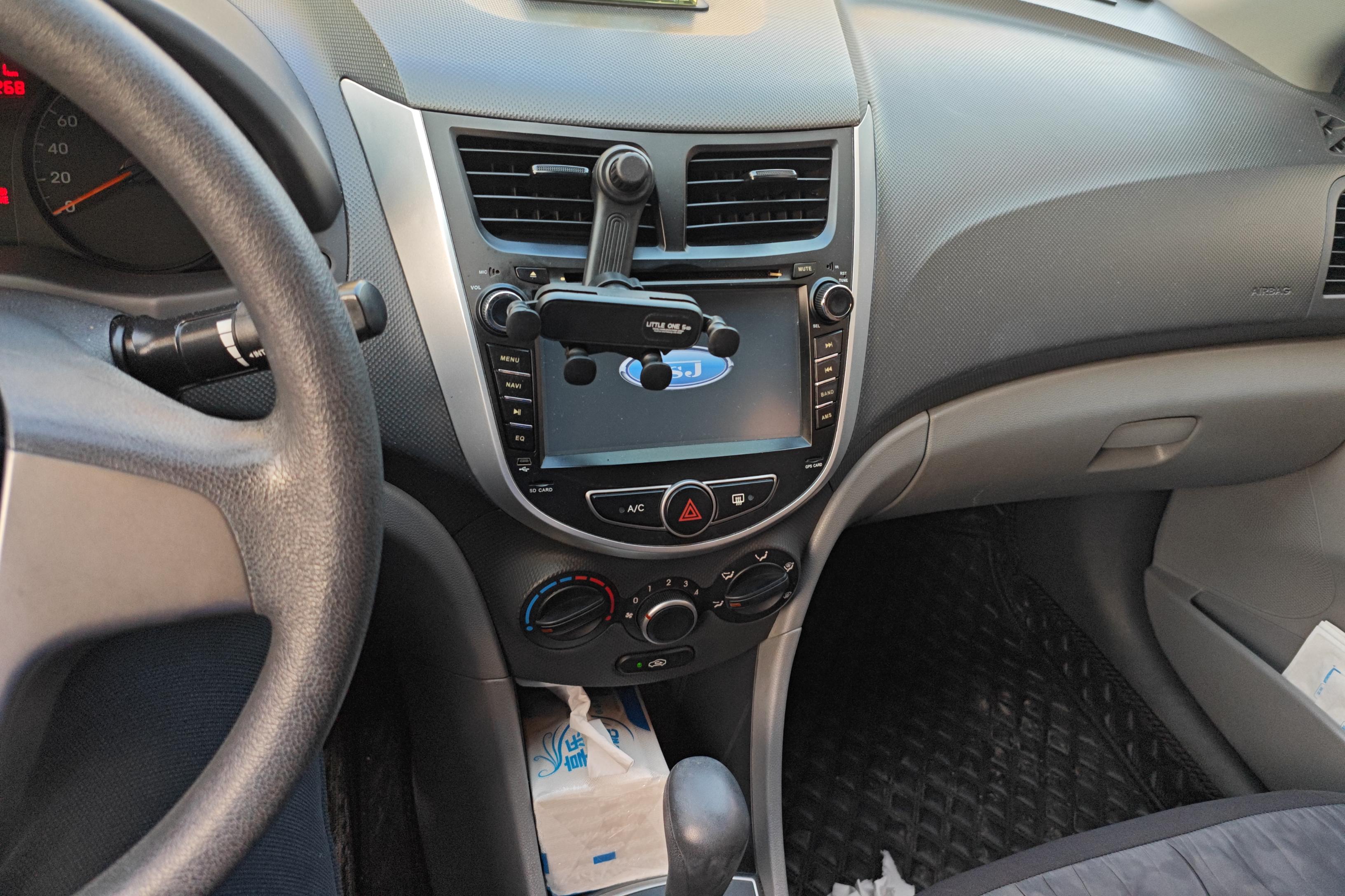 Hyundai Reina 2014 car image #16