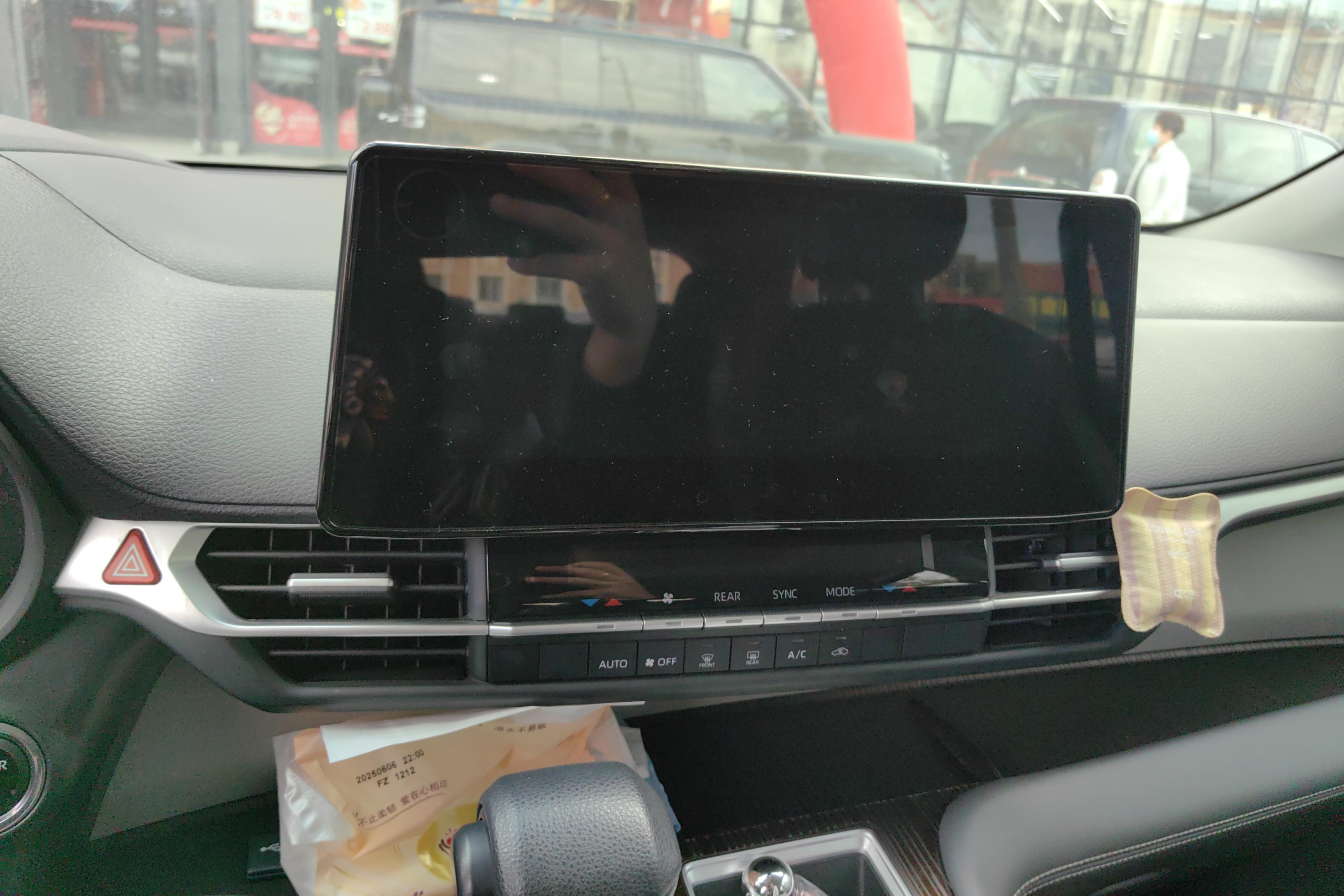 Toyota Granvia 2024 immagine di auto #16