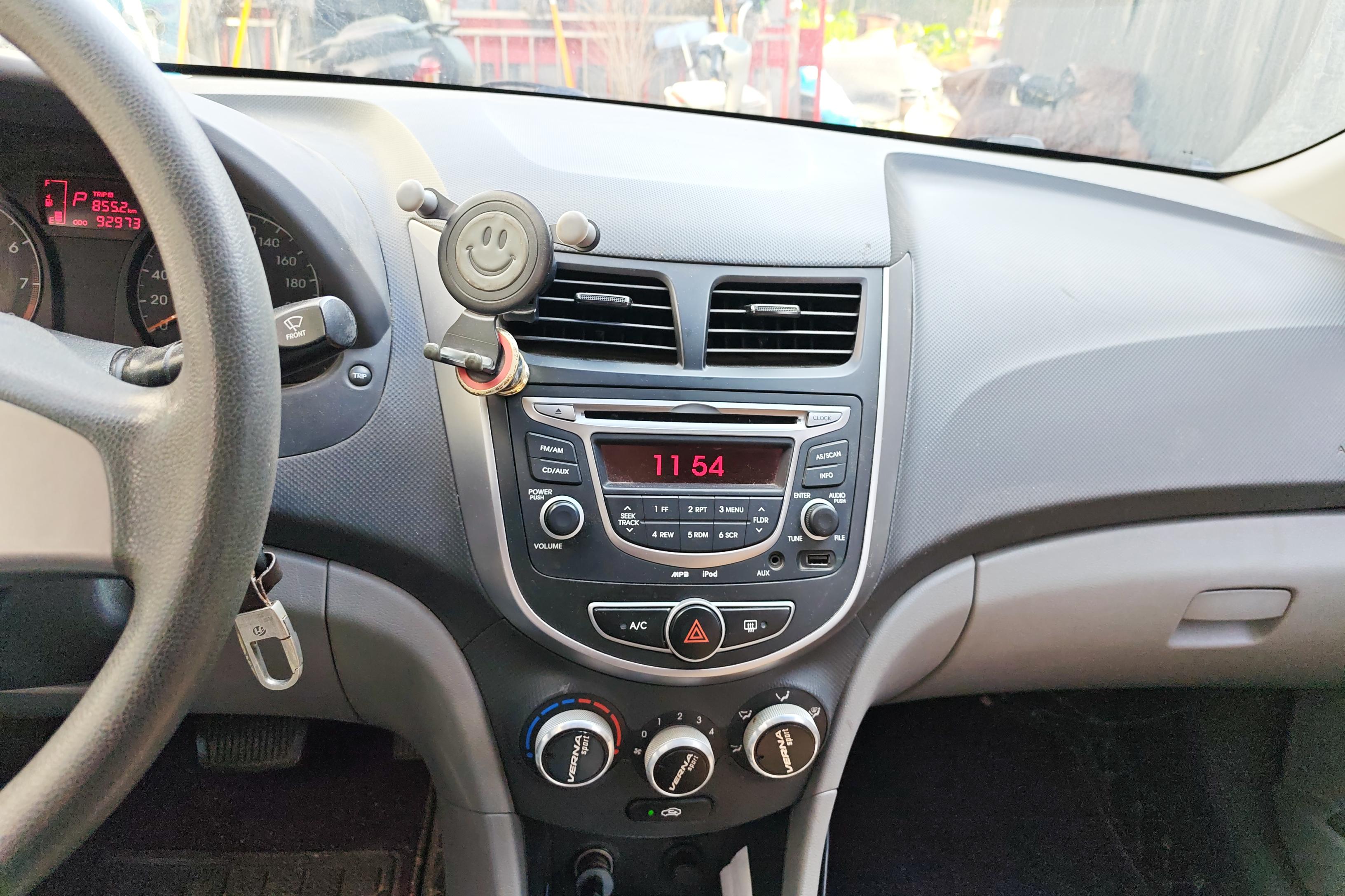 Hyundai Reina 2016 #16 Hyundai Reina 2016 car image #16