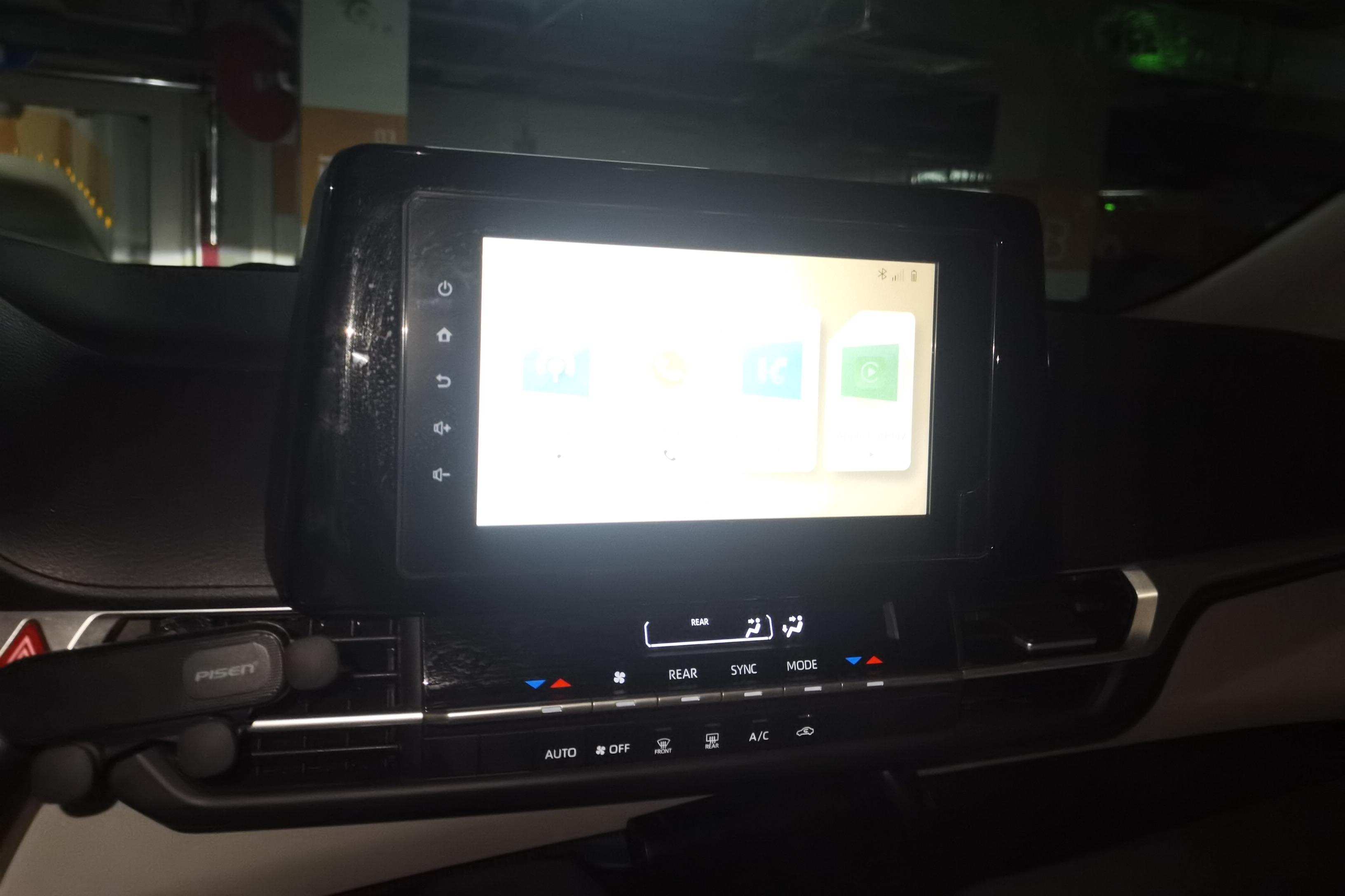 Toyota Granvia 2023 car image #16