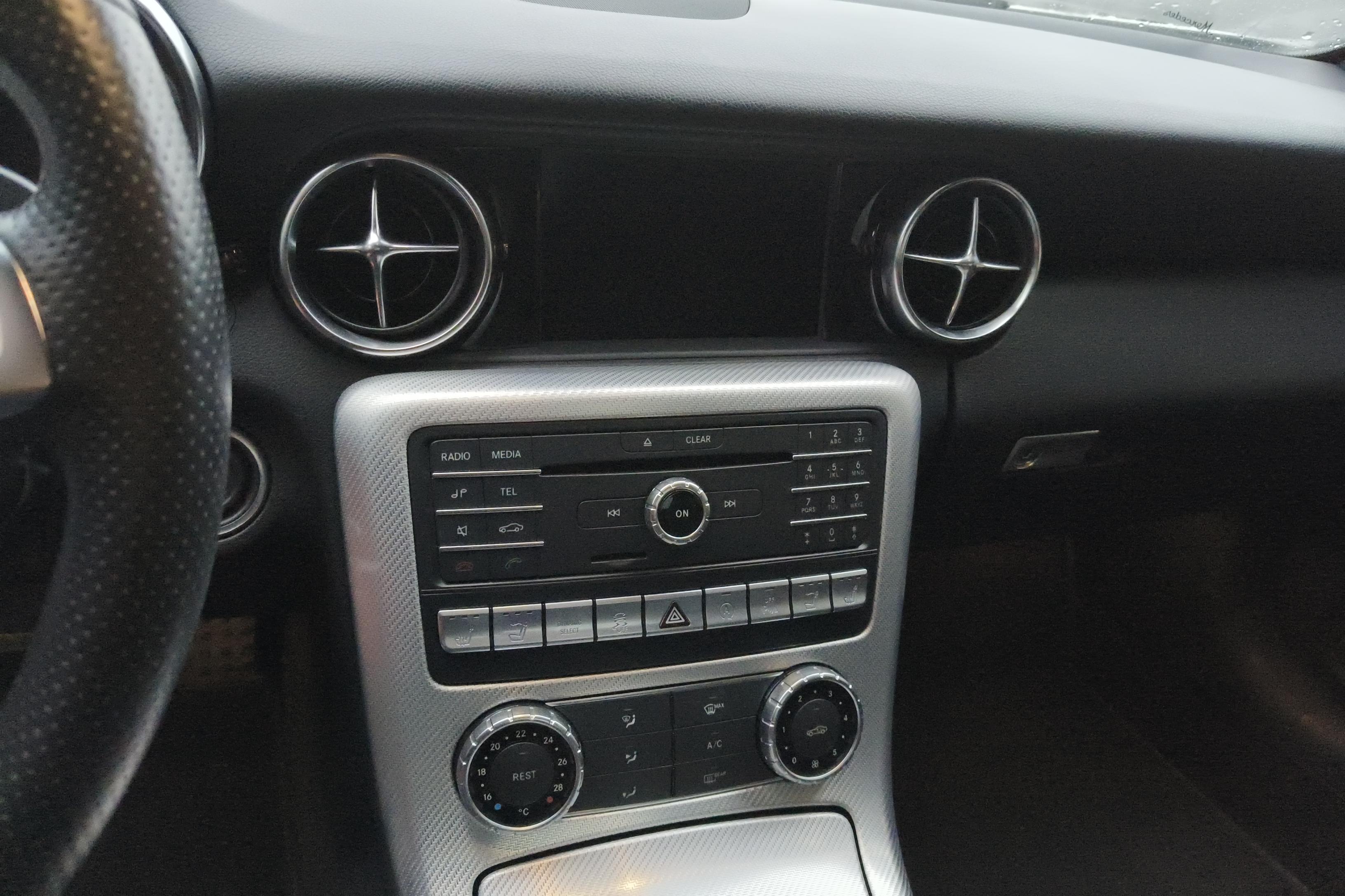 Mercedes-Benz SLC Class 2017 car image #16