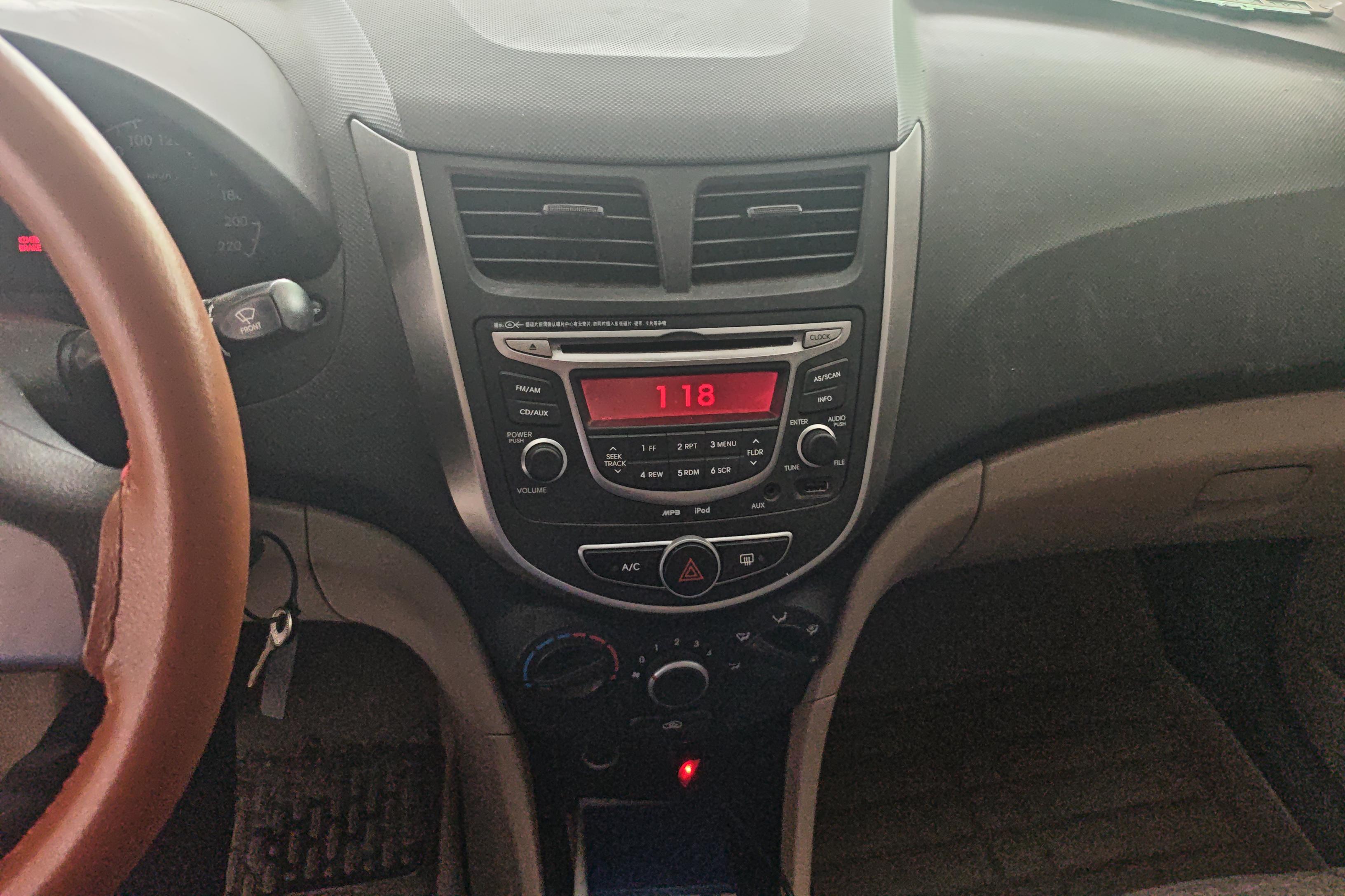 Hyundai Reina 2014 #16 Hyundai Reina 2014 car image #16