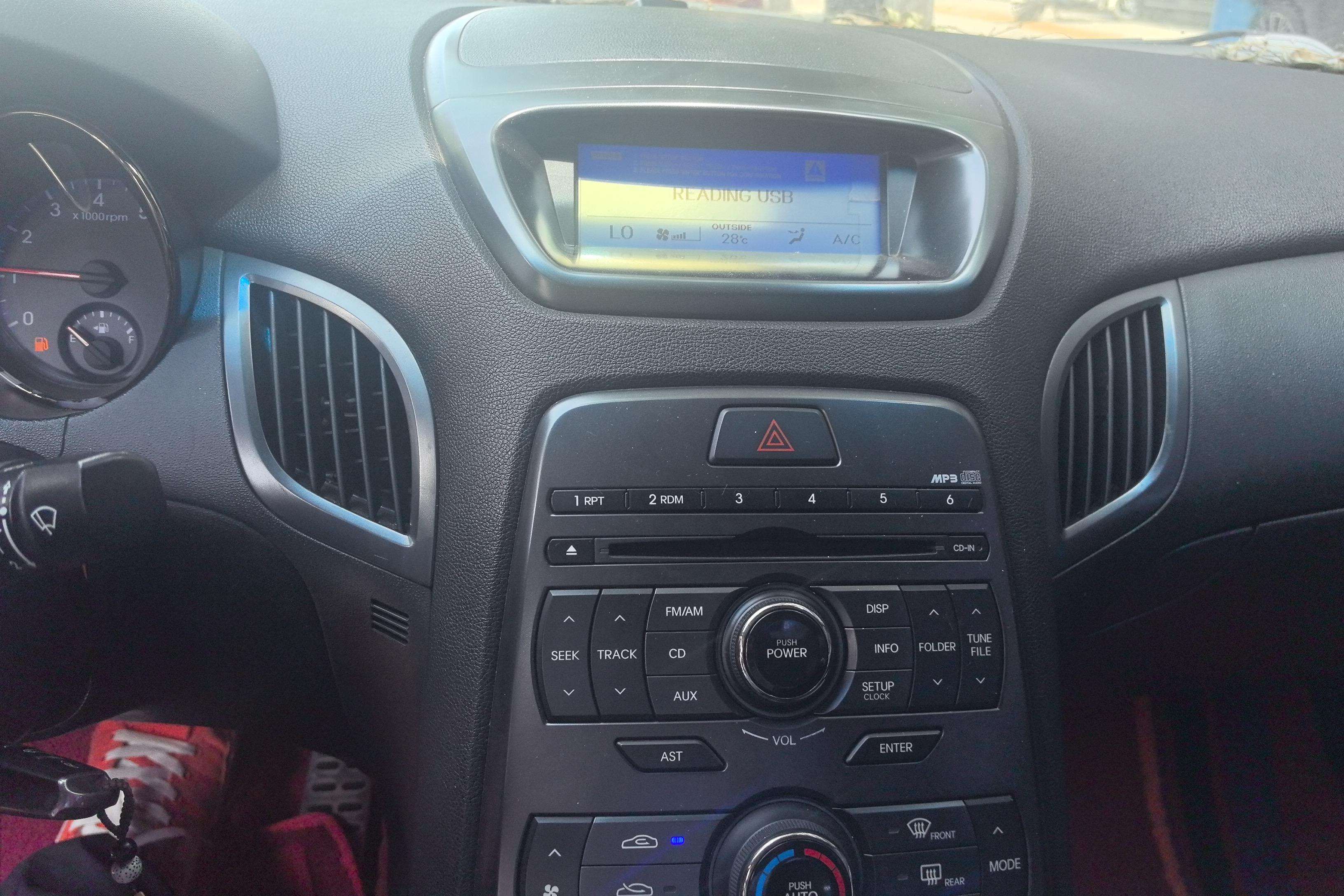 Hyundai Rohens 2011 car image #16