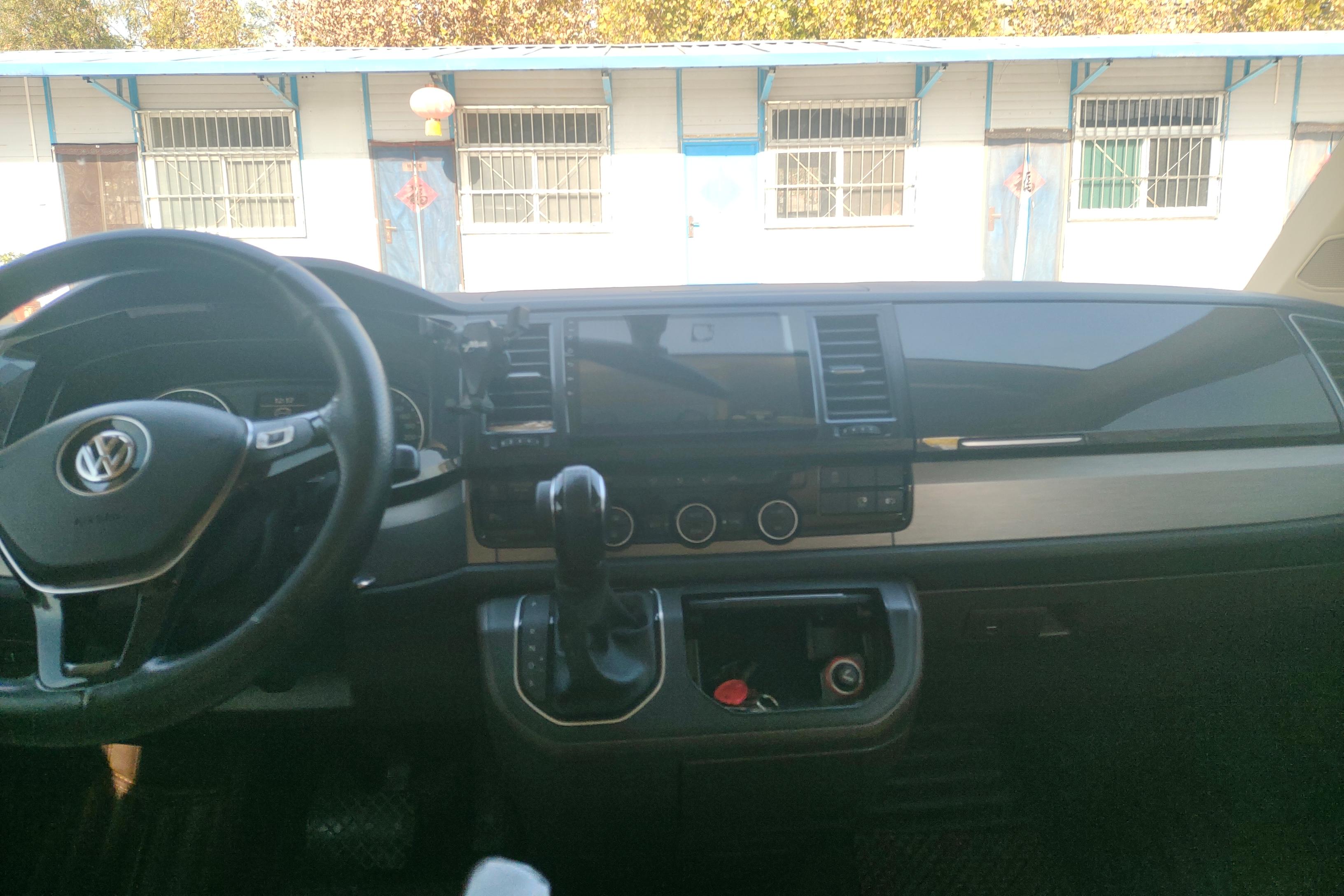 Volkswagen Caravelle 2018 car image #16