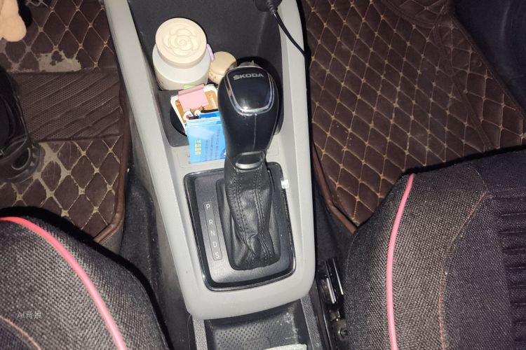 Skoda Fabia 2017 immagine di auto #16