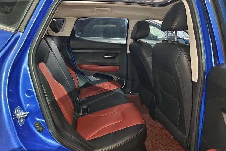 Haval H2s 2017 #16 Haval H2s 2017 car image #16