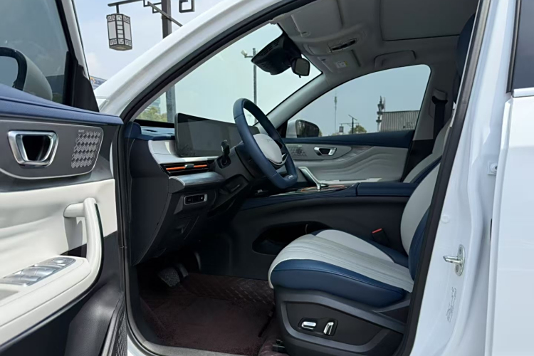 Exceed Chasing Wind C-DM 2023 #16 Exceed Chasing Wind C-DM 2023 car image #16