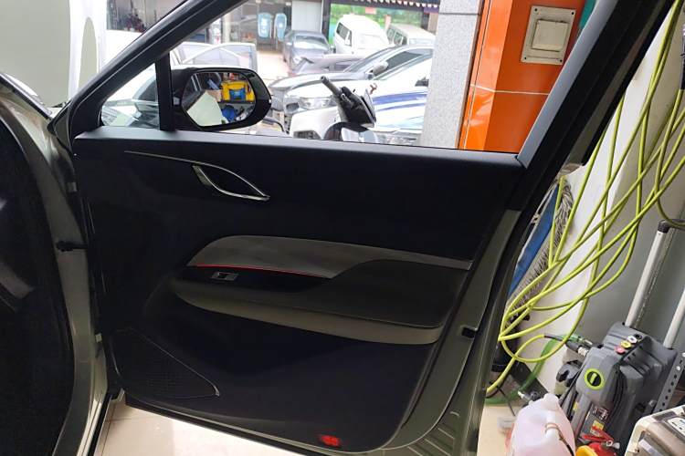 HongQi HS3 2023 car image #16